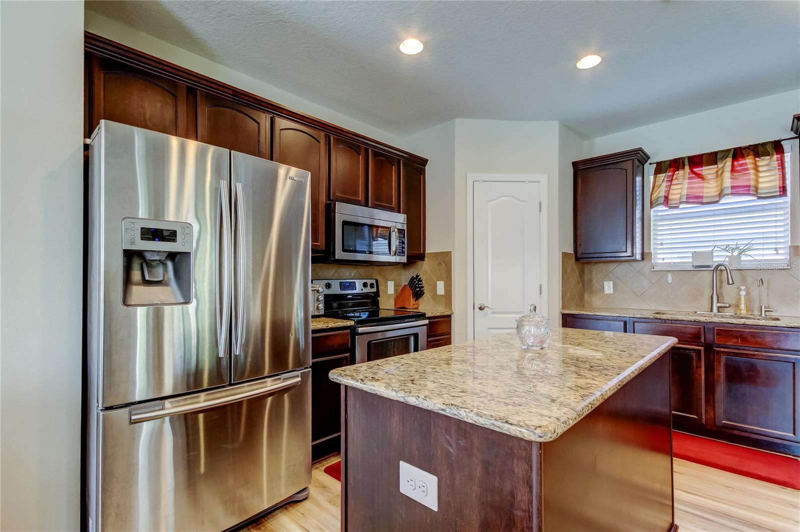 4250 WARWICK HILLS DR, WESLEY CHAPEL, FL, 33543