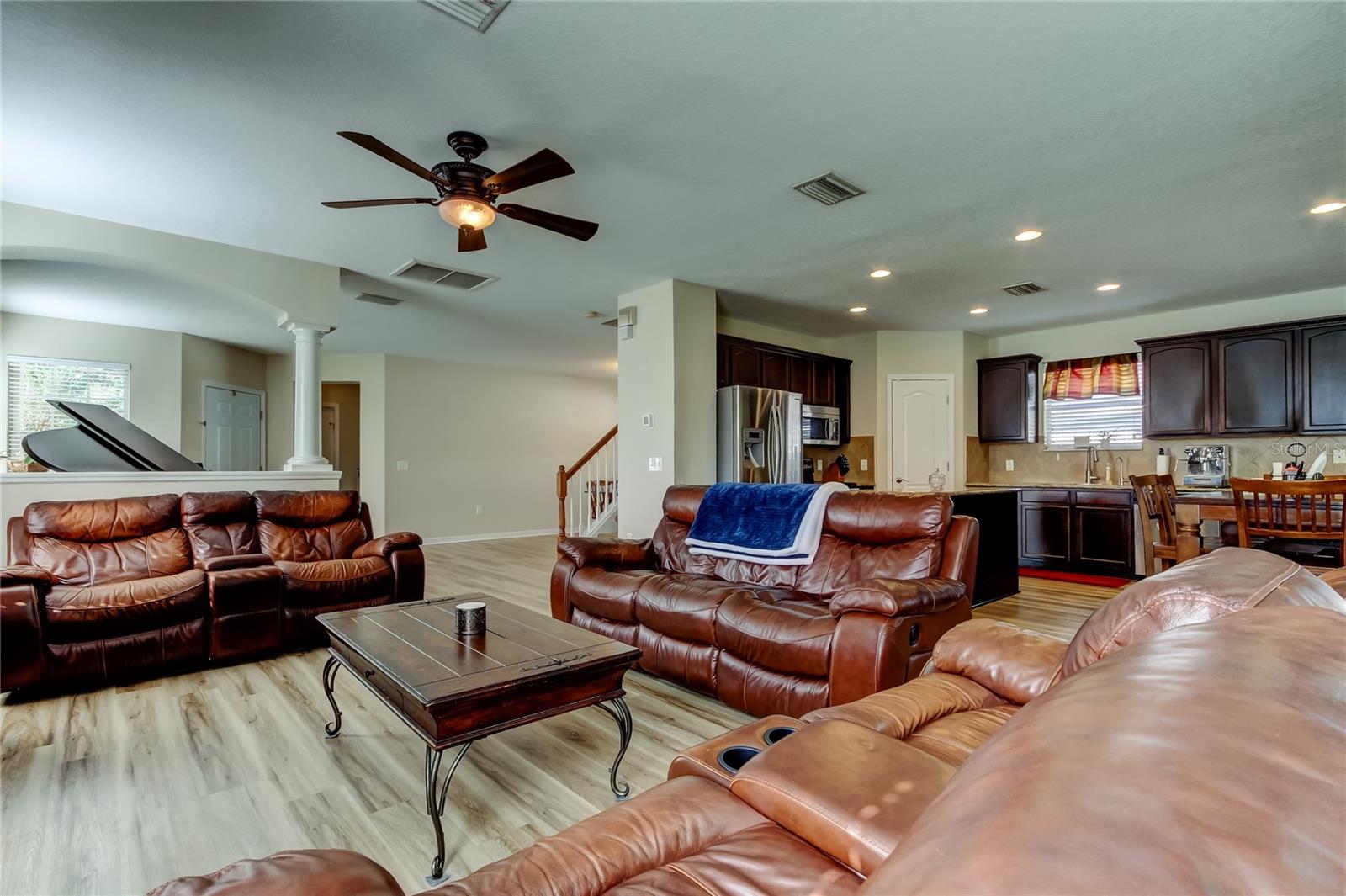 4250 WARWICK HILLS DR, WESLEY CHAPEL, FL, 33543