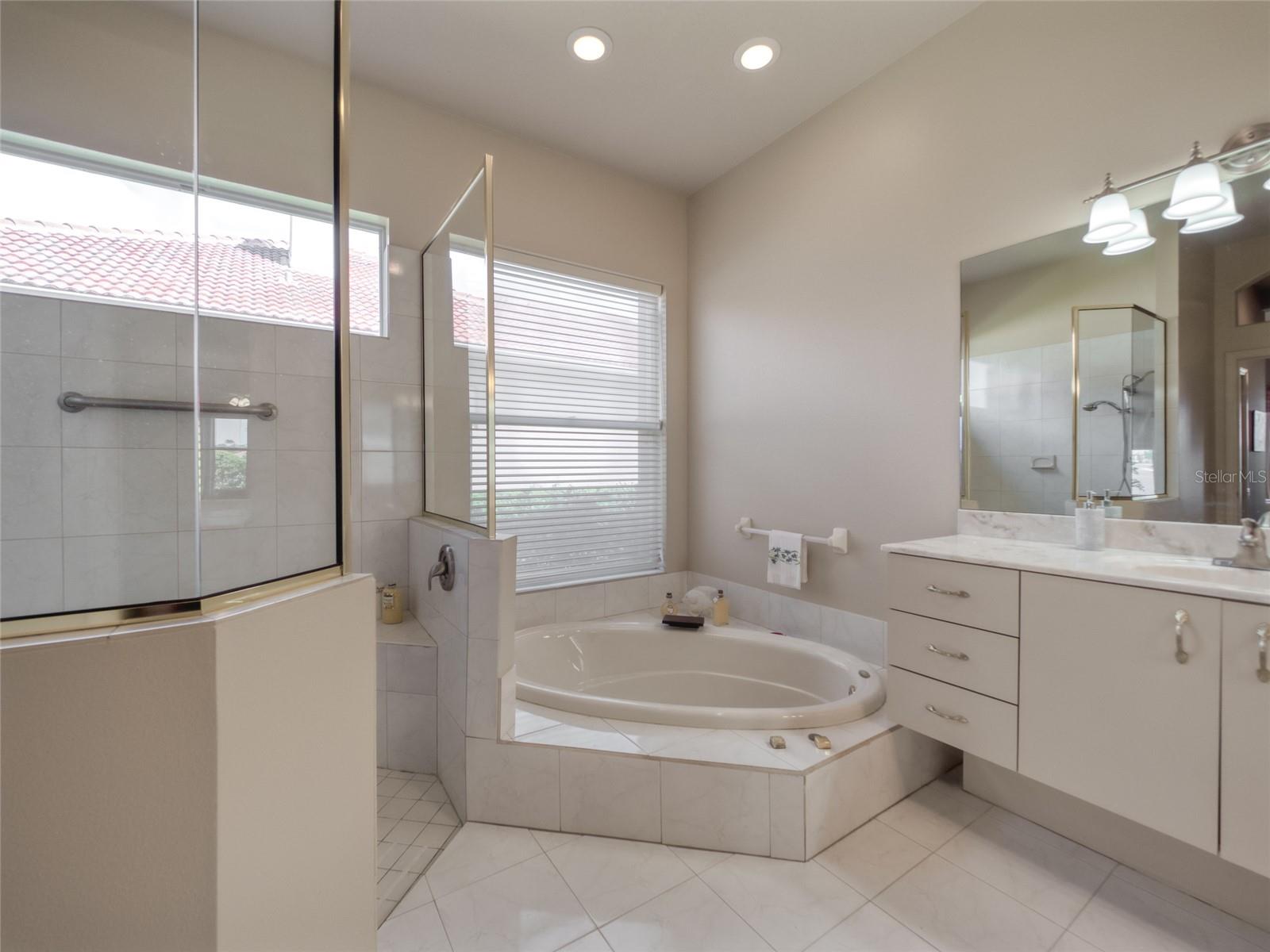 6605 WATERS EDGE WAY, LAKEWOOD RANCH, FL, 34202