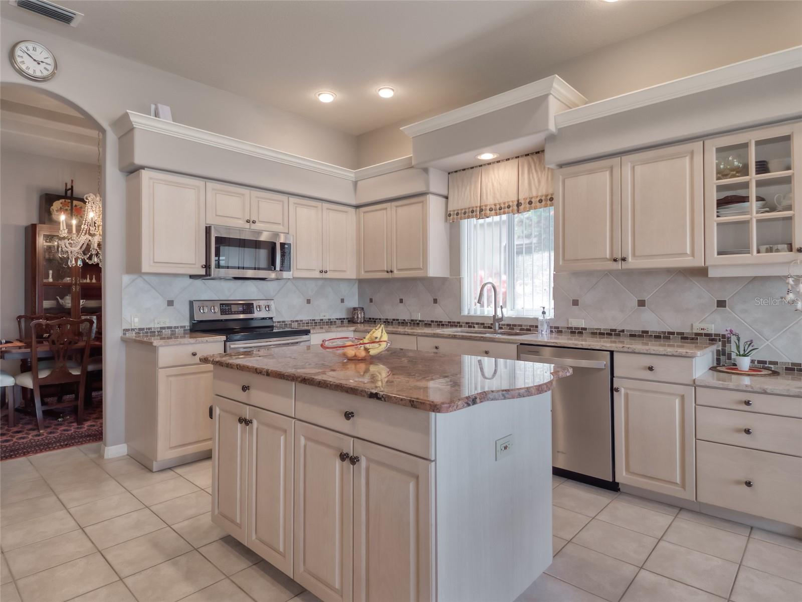 6605 WATERS EDGE WAY, LAKEWOOD RANCH, FL, 34202