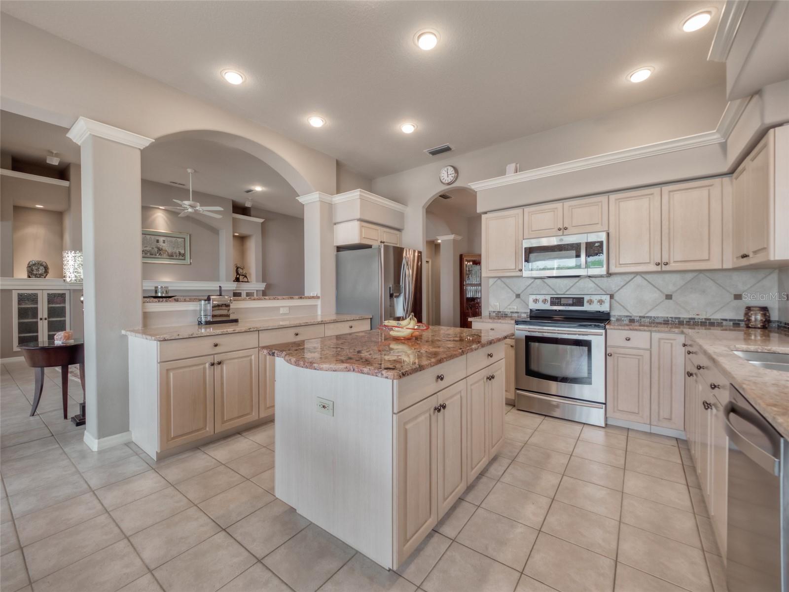 6605 WATERS EDGE WAY, LAKEWOOD RANCH, FL, 34202