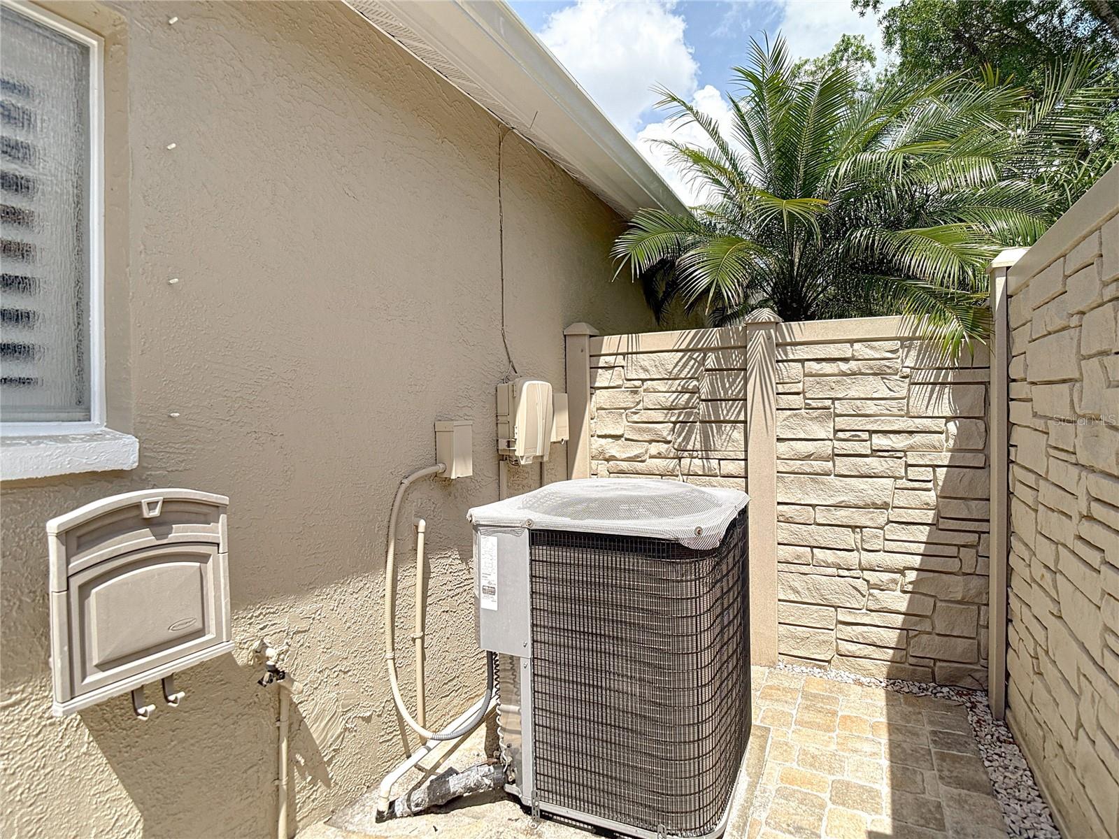 6716 FRONTIER LN, TAMPA, FL, 33625