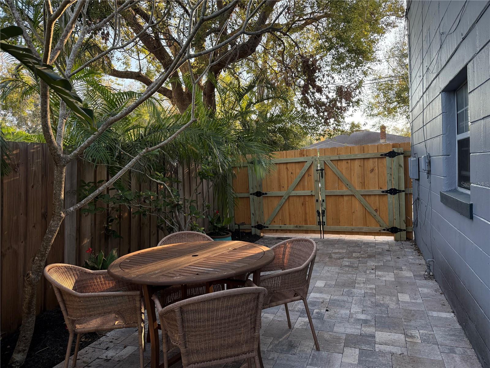 833 12TH AVE N #A, ST PETERSBURG, FL, 33701