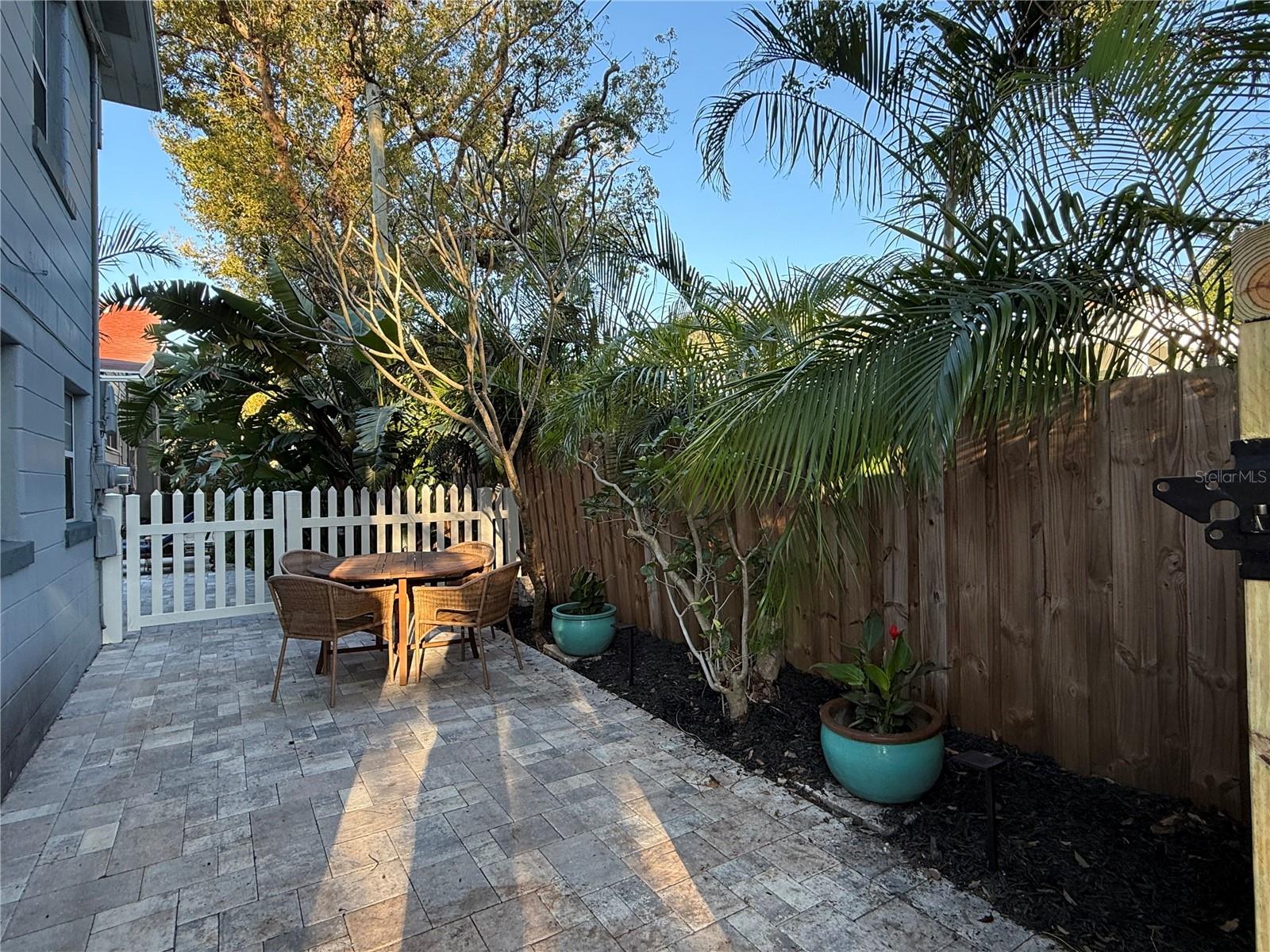 833 12TH AVE N #A, ST PETERSBURG, FL, 33701