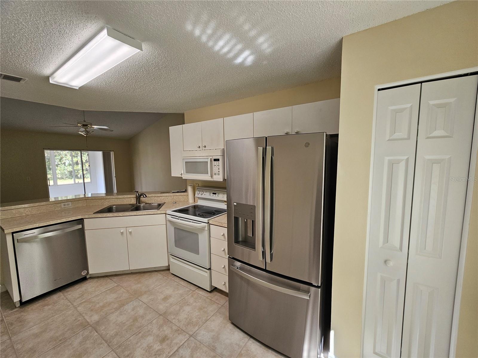 1414 BLUEWATER DR, SUN CITY CENTER, FL, 33573