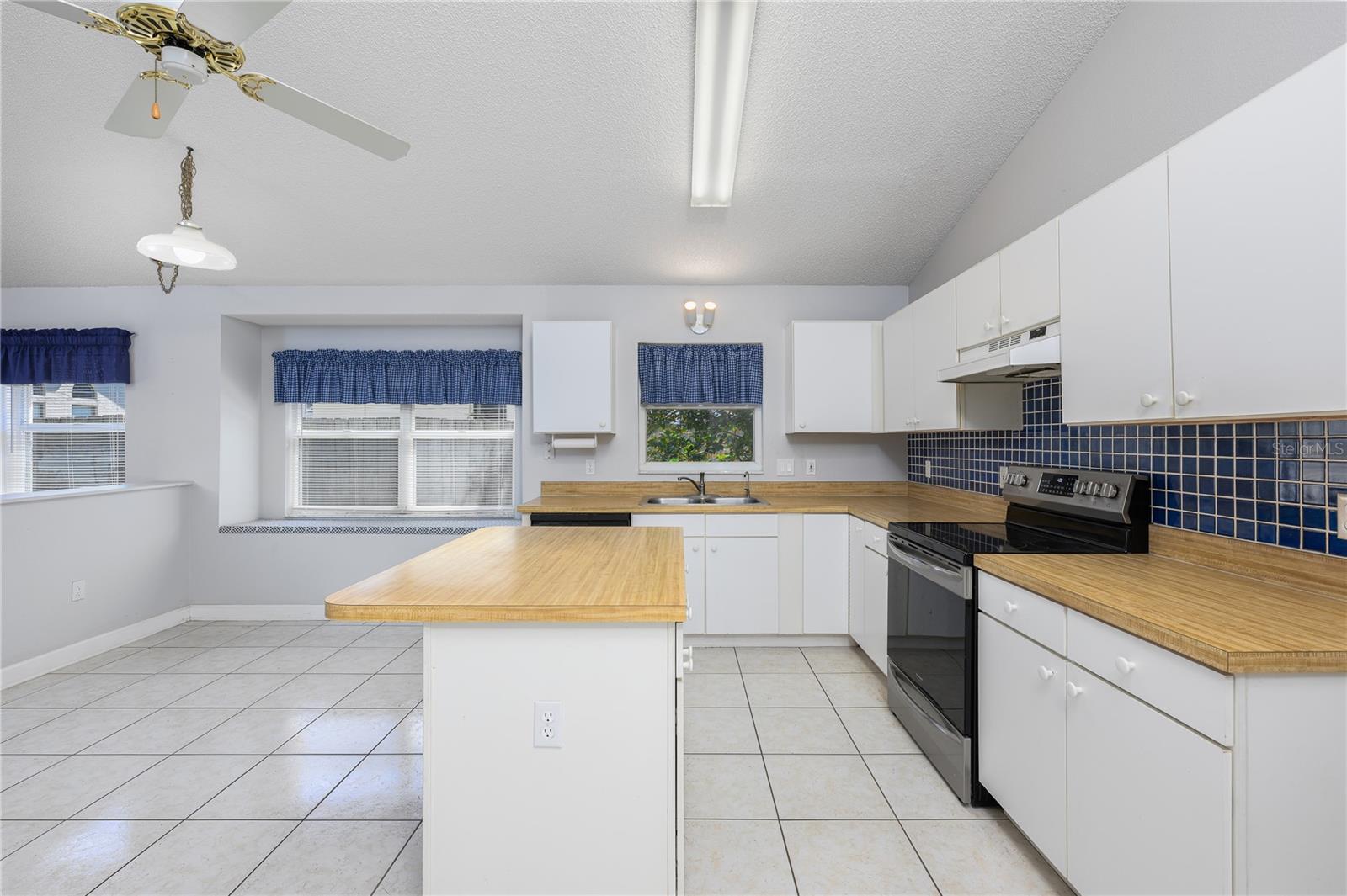 1104 PARKER CANAL CT, OVIEDO, FL, 32765