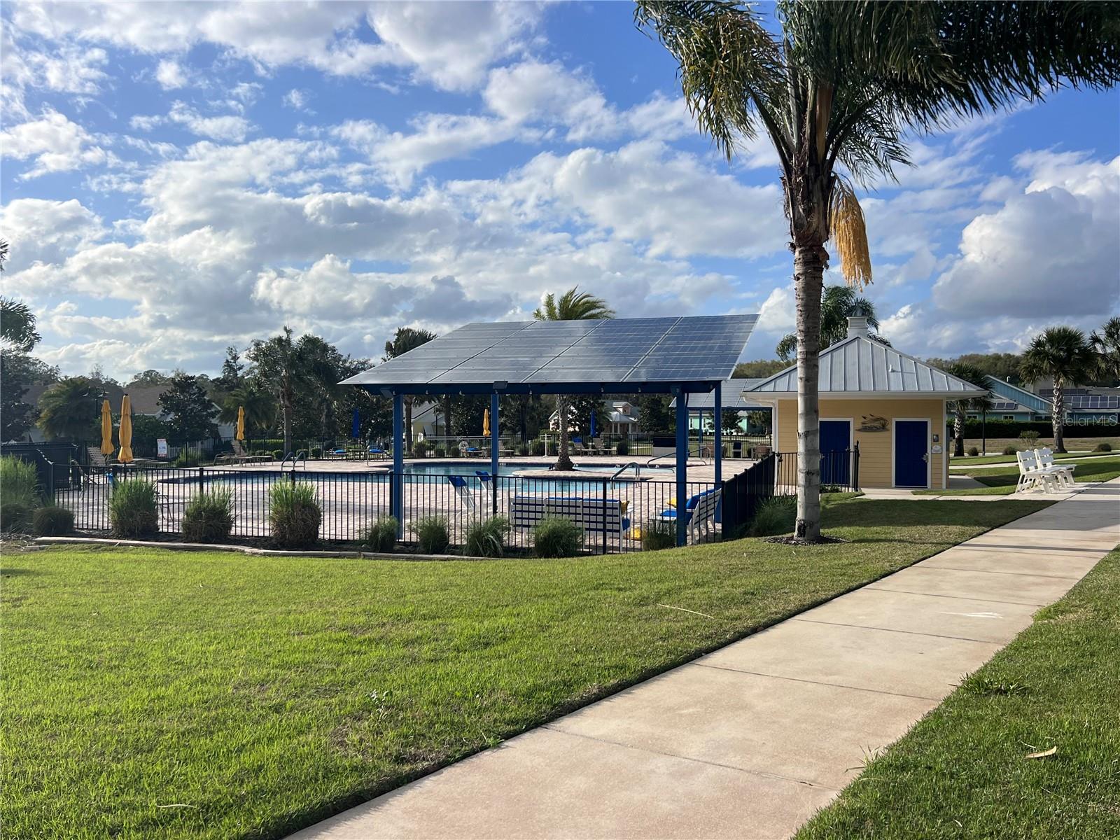 1018 FIESTA KEY CIR, LADY LAKE, FL, 32159