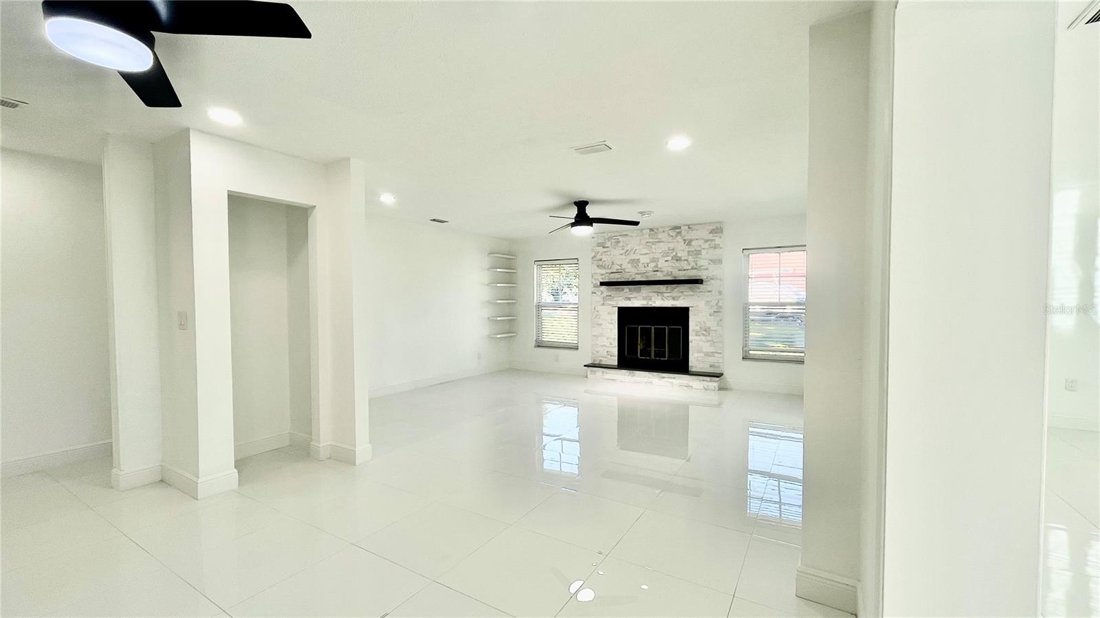 210 LAKE HOBBS RD, LUTZ, FL, 33548