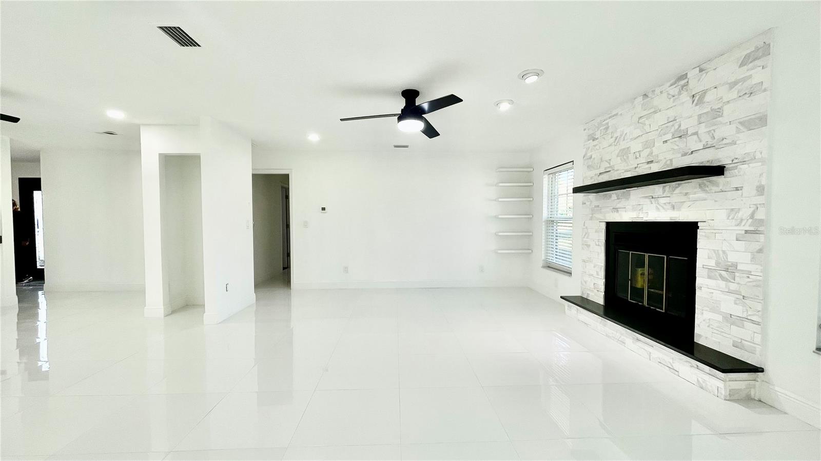 210 LAKE HOBBS RD, LUTZ, FL, 33548