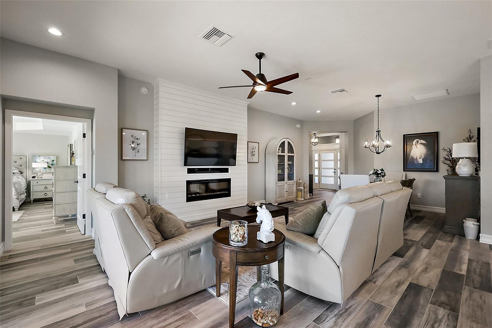 5557 HAWKINS DR, THE VILLAGES, FL, 32163