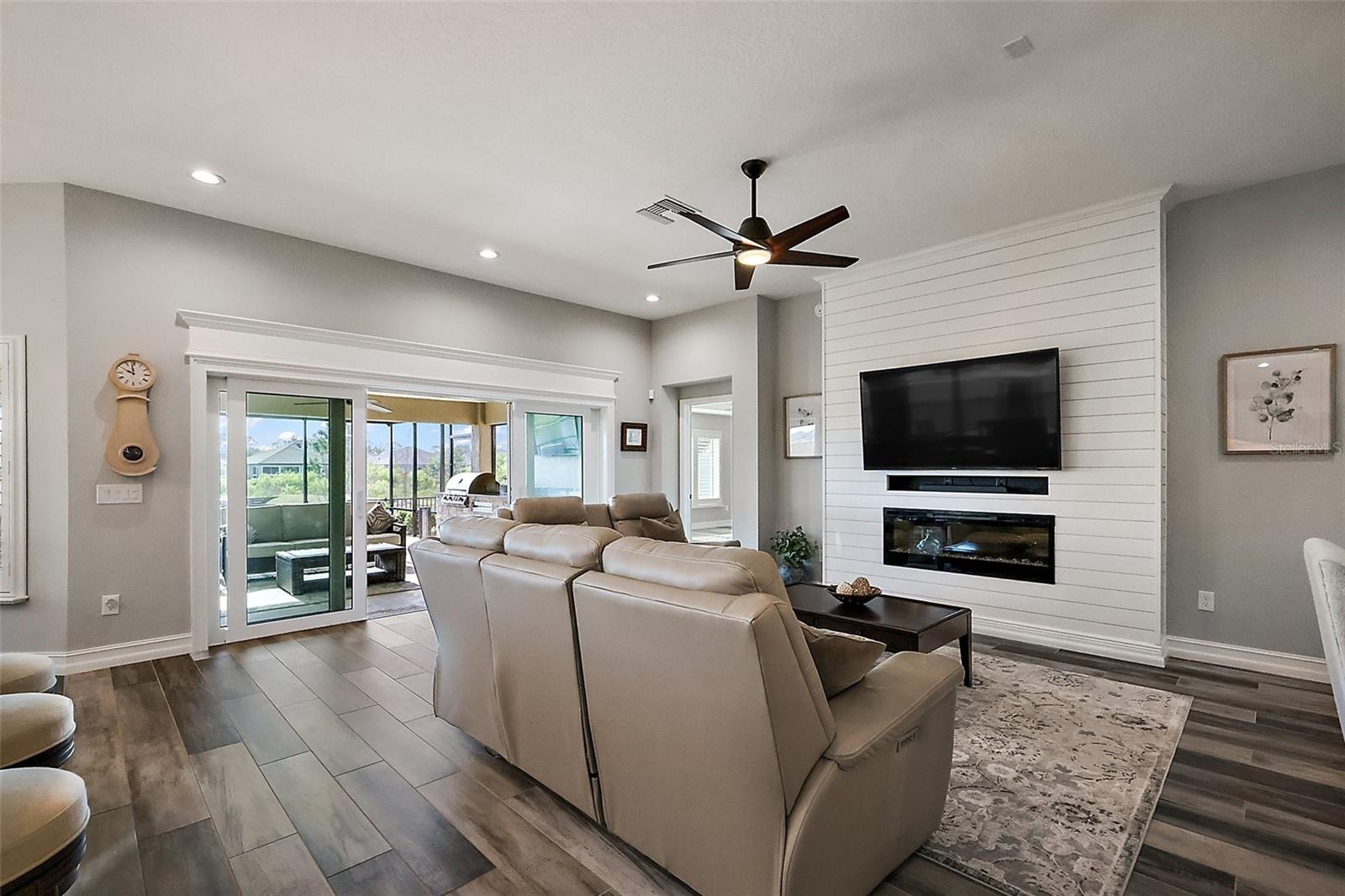 5557 HAWKINS DR, THE VILLAGES, FL, 32163