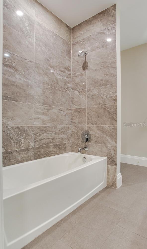 2910 W BARCELONA ST #403, TAMPA, FL, 33629
