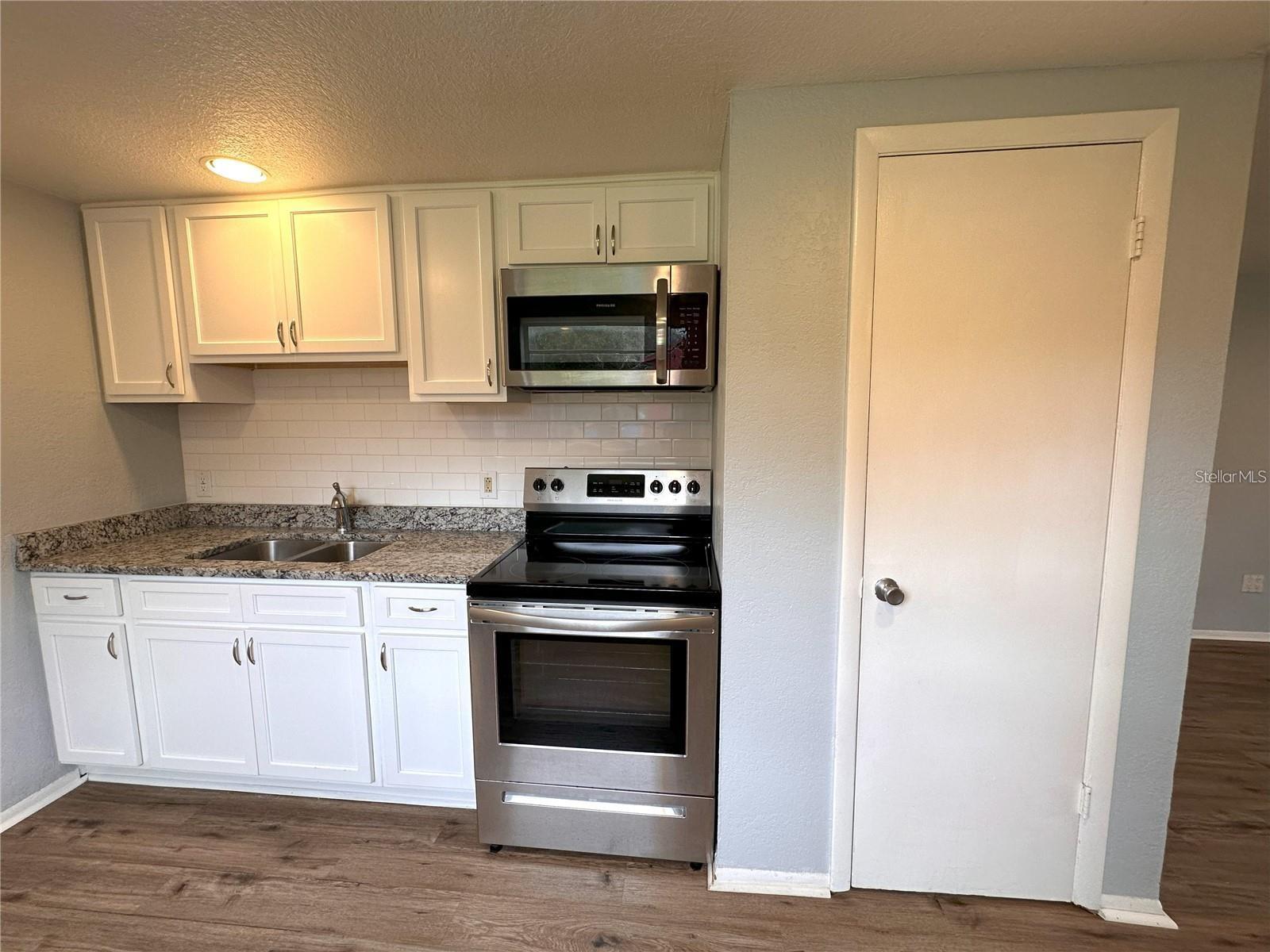 9406 EASTFIELD RD, THONOTOSASSA, FL, 33592