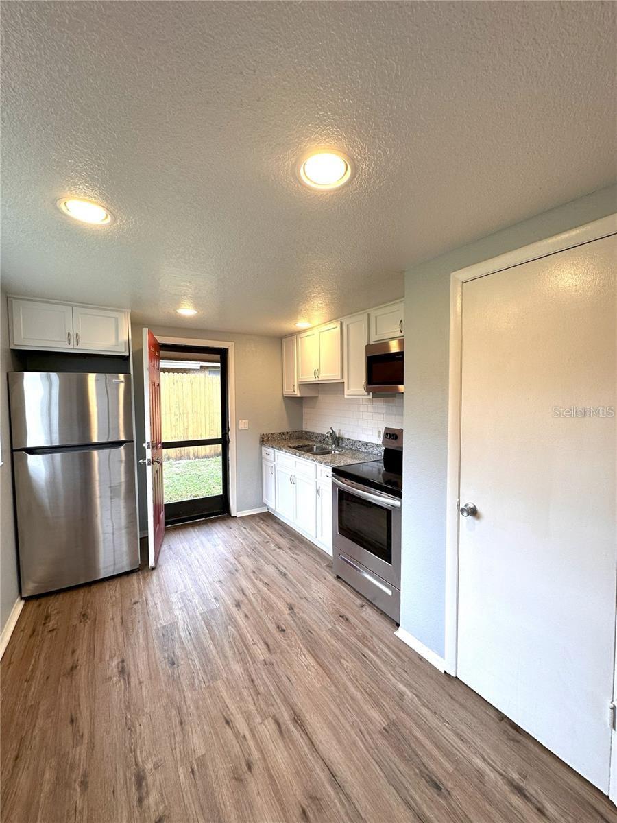 9406 EASTFIELD RD, THONOTOSASSA, FL, 33592
