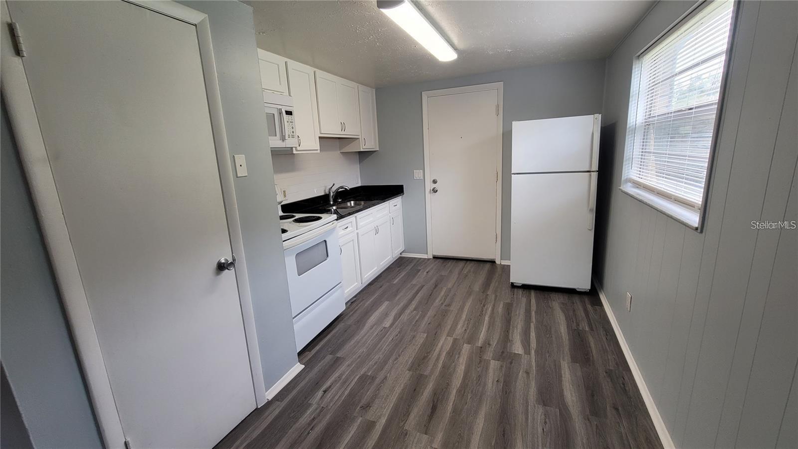 9406 EASTFIELD RD, THONOTOSASSA, FL, 33592