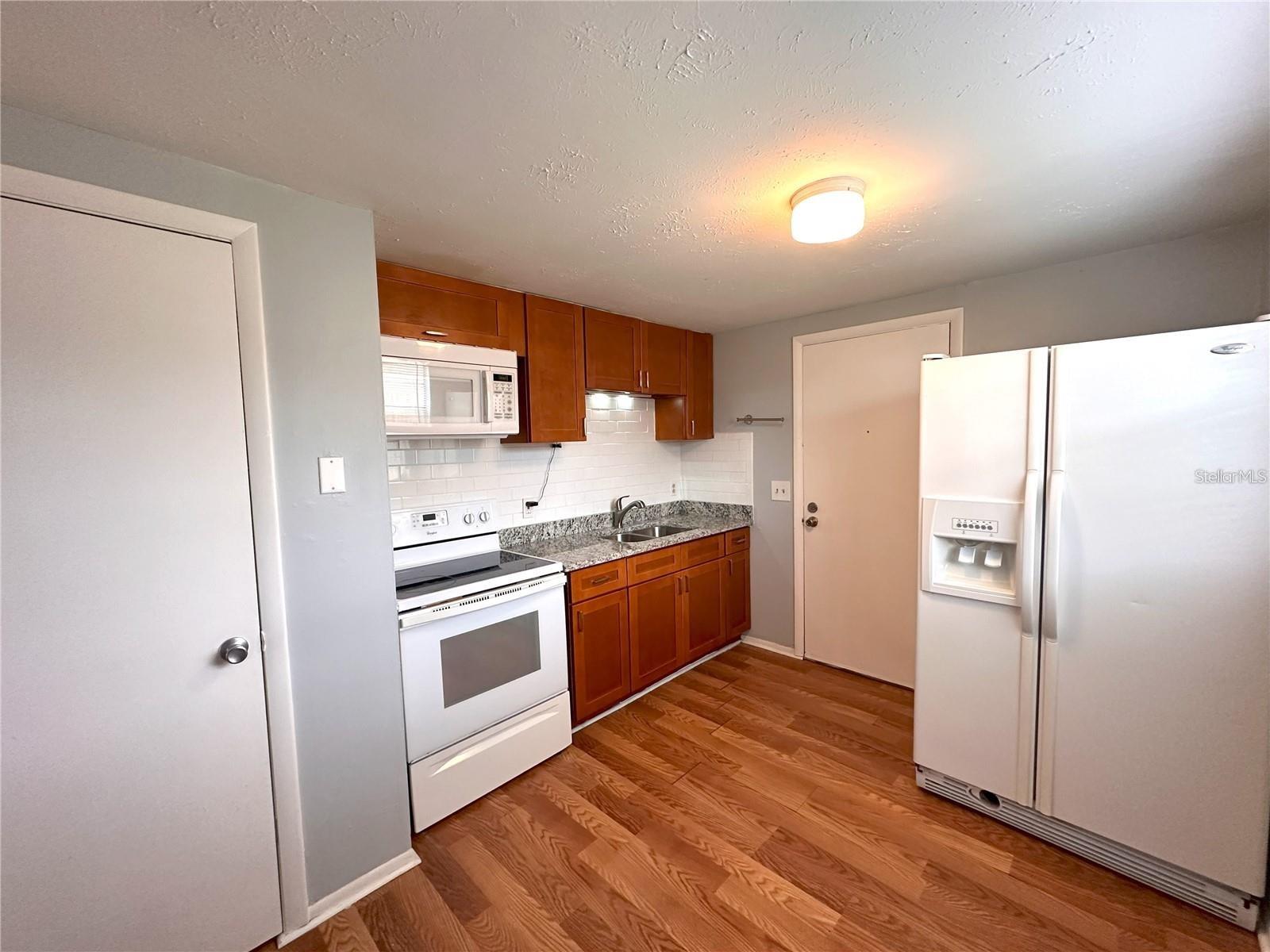 9406 EASTFIELD RD, THONOTOSASSA, FL, 33592