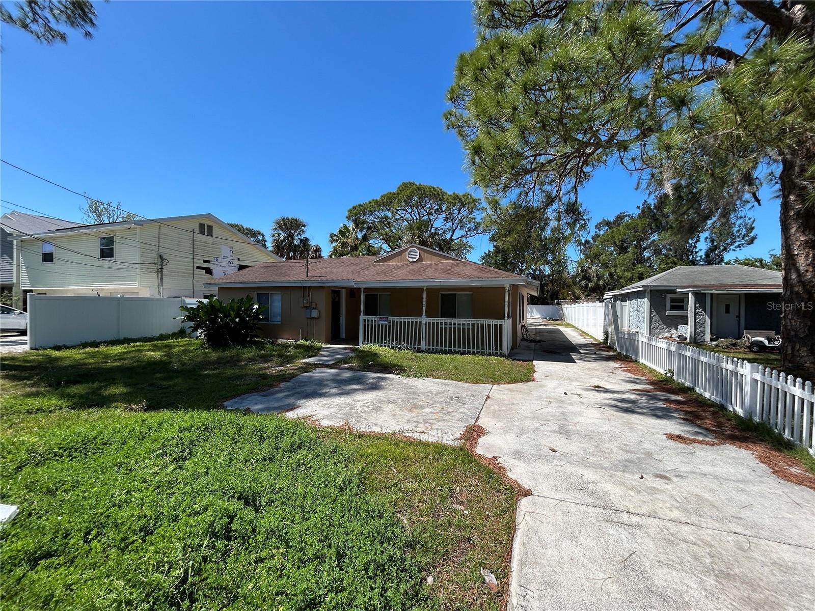 10400 SAN MARTIN BLVD NE, ST PETERSBURG, FL, 33702