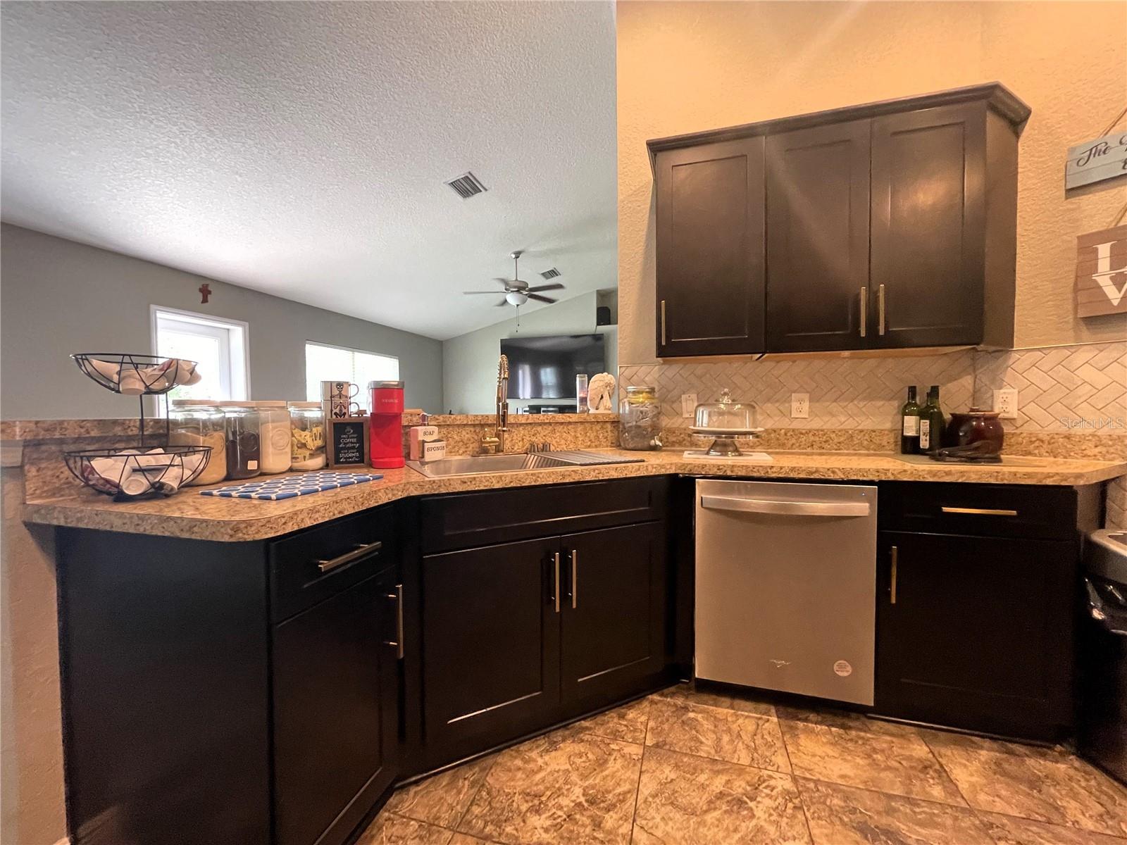 12342 QUIGLEY AVE, WEEKI WACHEE, FL, 34614