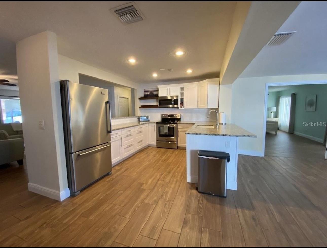 2403 CONSTITUTION BLVD, SARASOTA, FL, 34231