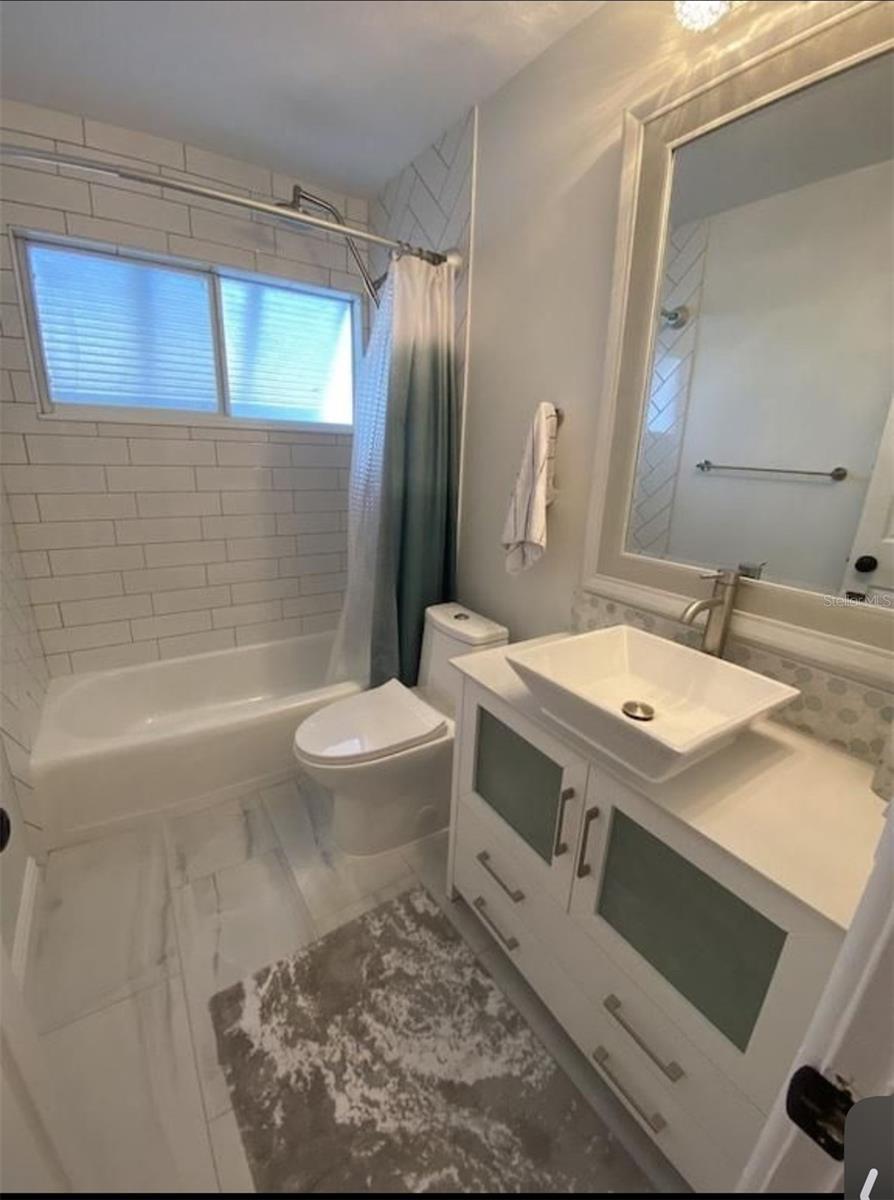 2403 CONSTITUTION BLVD, SARASOTA, FL, 34231