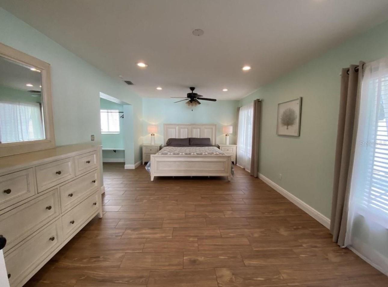 2403 CONSTITUTION BLVD, SARASOTA, FL, 34231