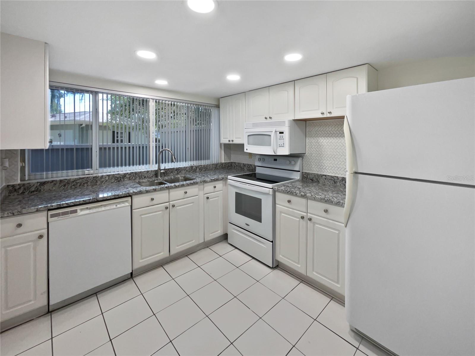 6241 DEWDROP WAY, TEMPLE TERRACE, FL, 33617