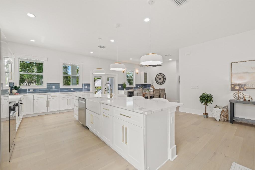 1405 50TH AVE N, ST PETERSBURG, FL, 33703