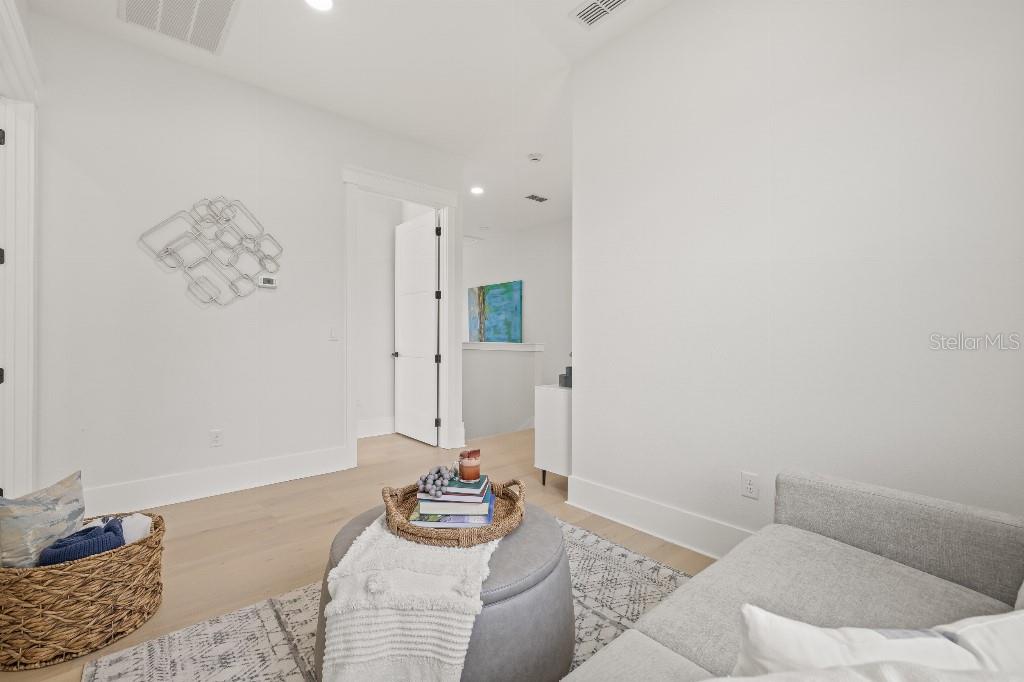1405 50TH AVE N, ST PETERSBURG, FL, 33703