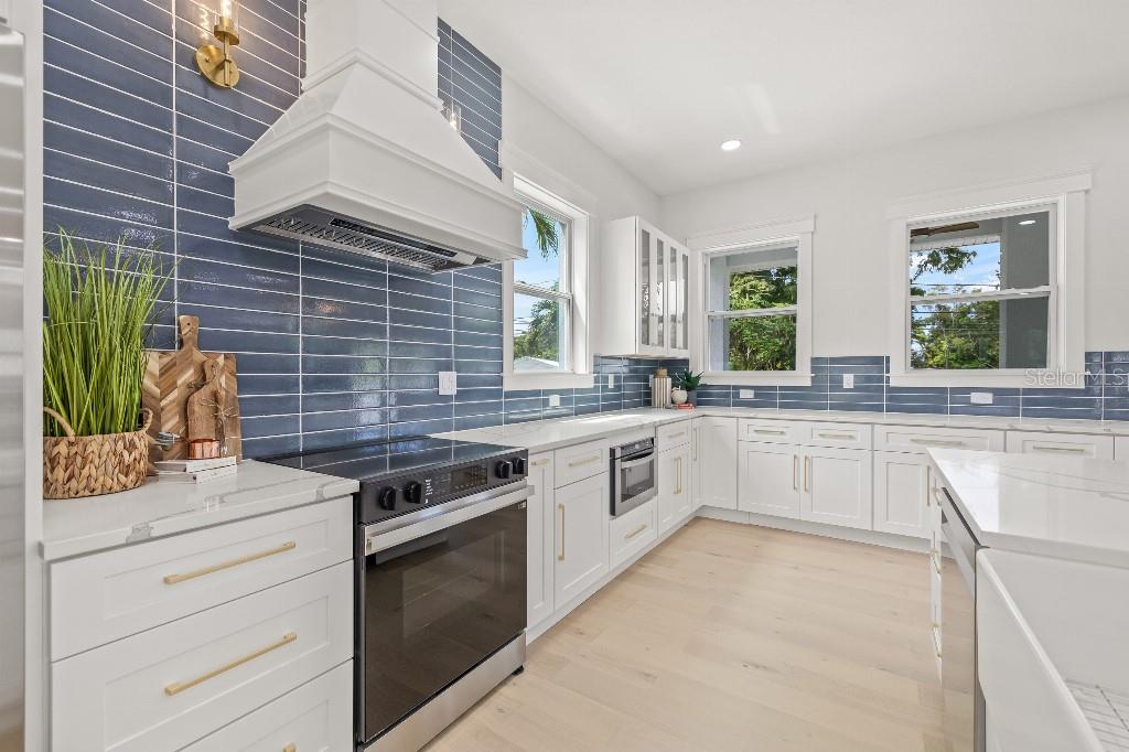 1405 50TH AVE N, ST PETERSBURG, FL, 33703
