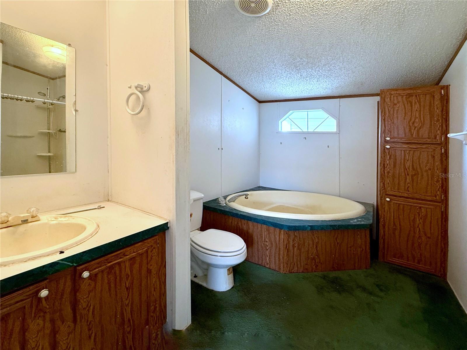 215 S PORT ROYAL LN, APOLLO BEACH, FL, 33572