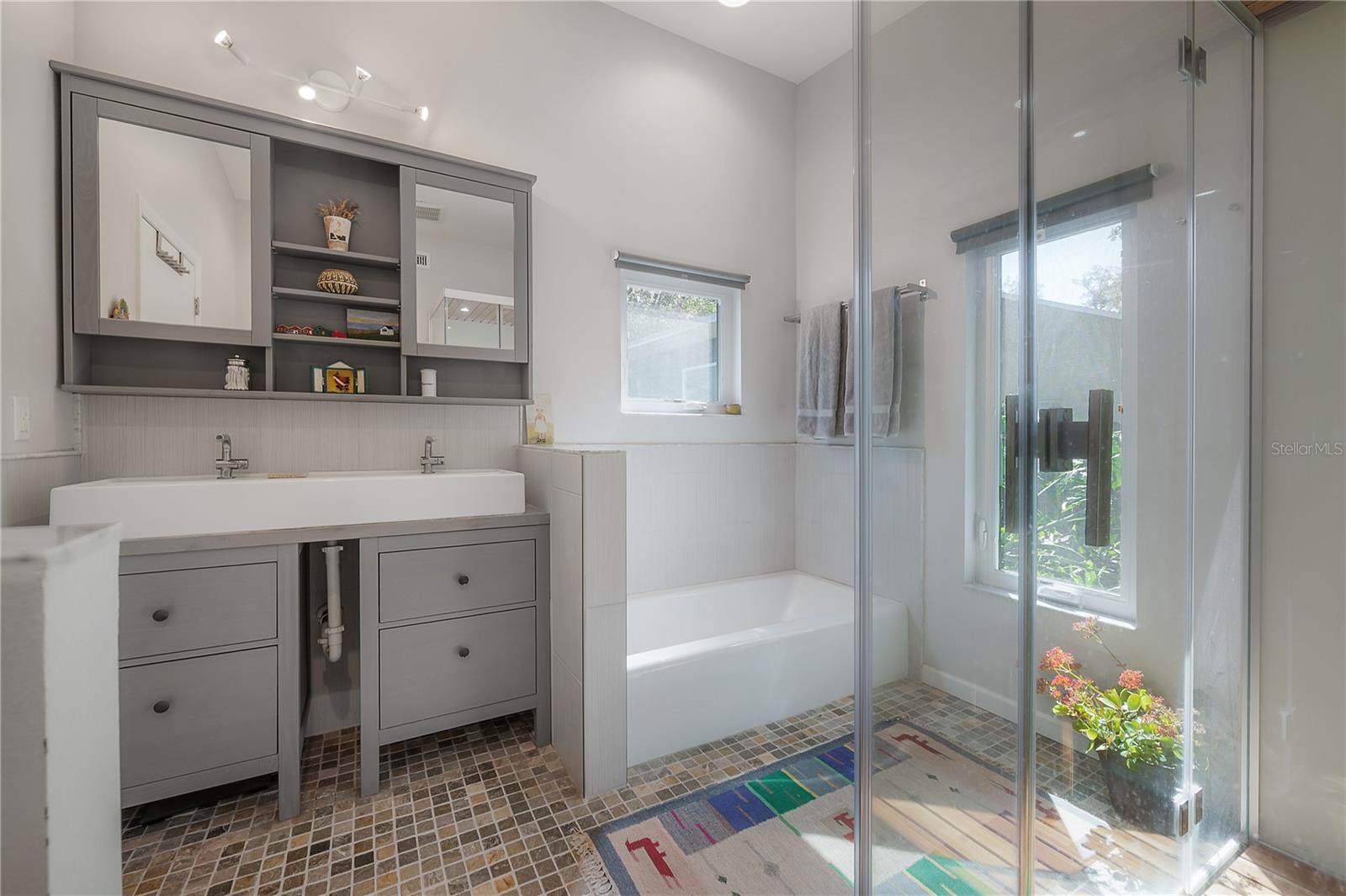 604 W HILDA ST, TAMPA, FL, 33603