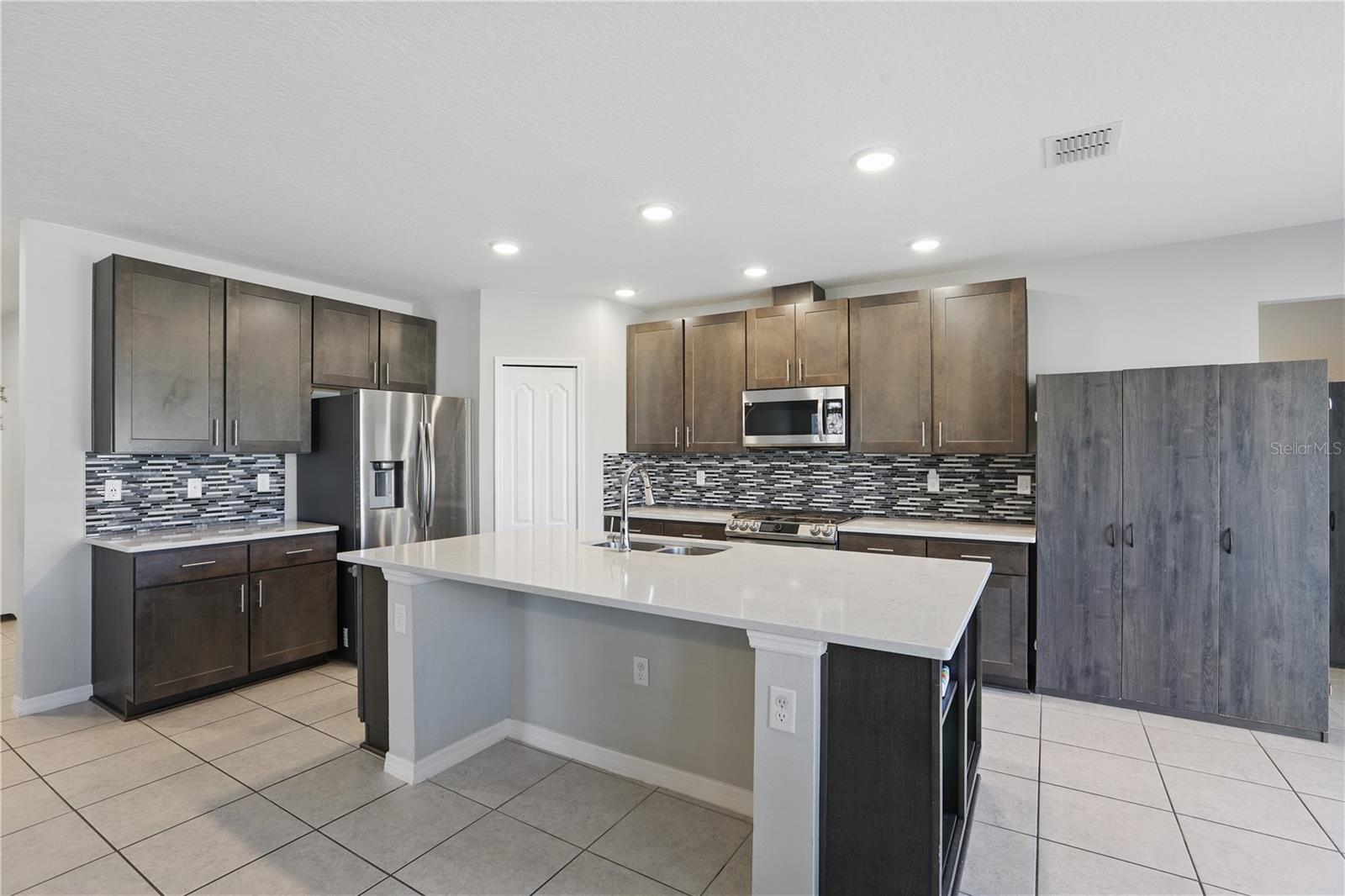 1158 OAK BLUFF DR, DAVENPORT, FL, 33837