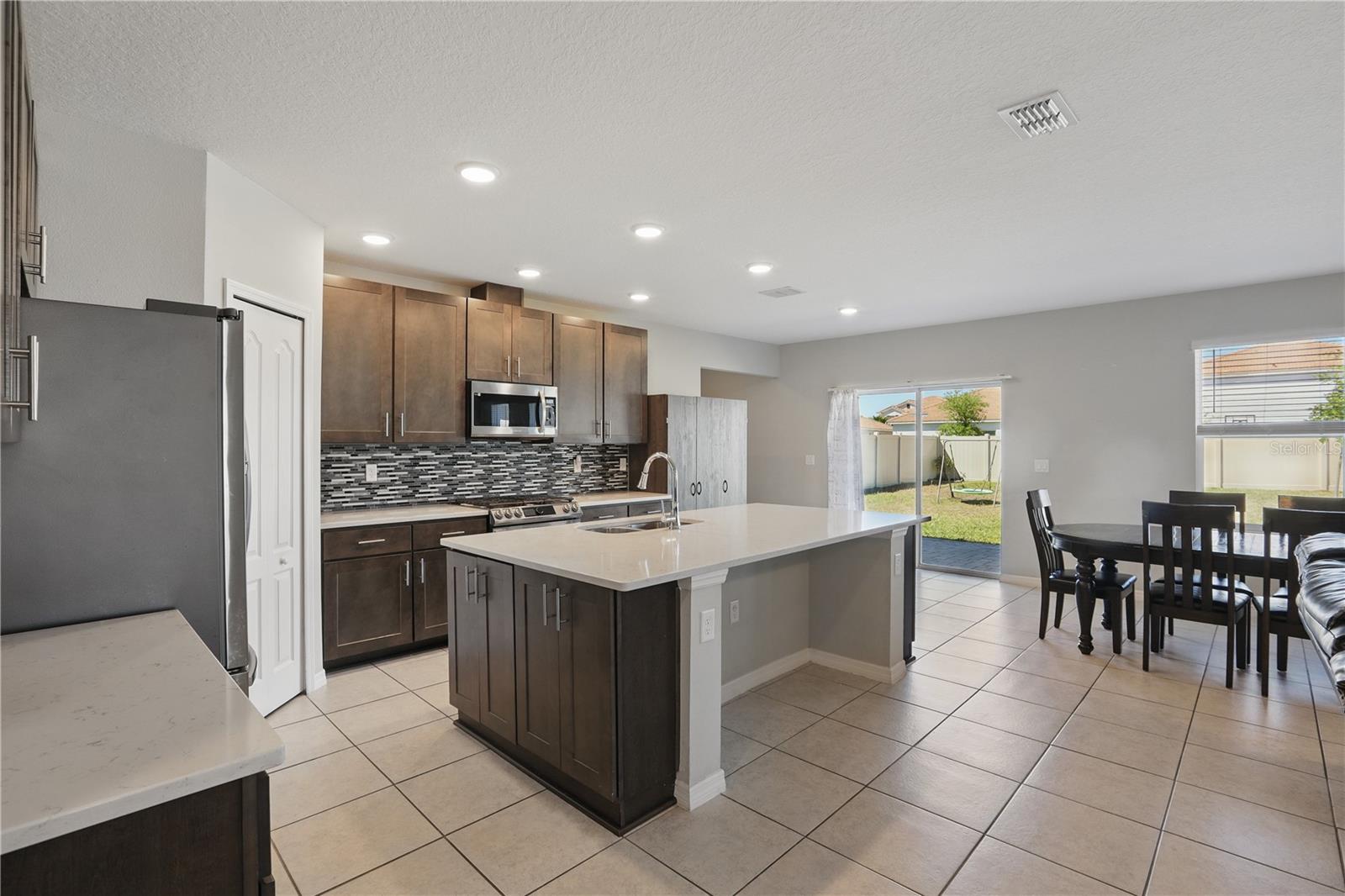 1158 OAK BLUFF DR, DAVENPORT, FL, 33837
