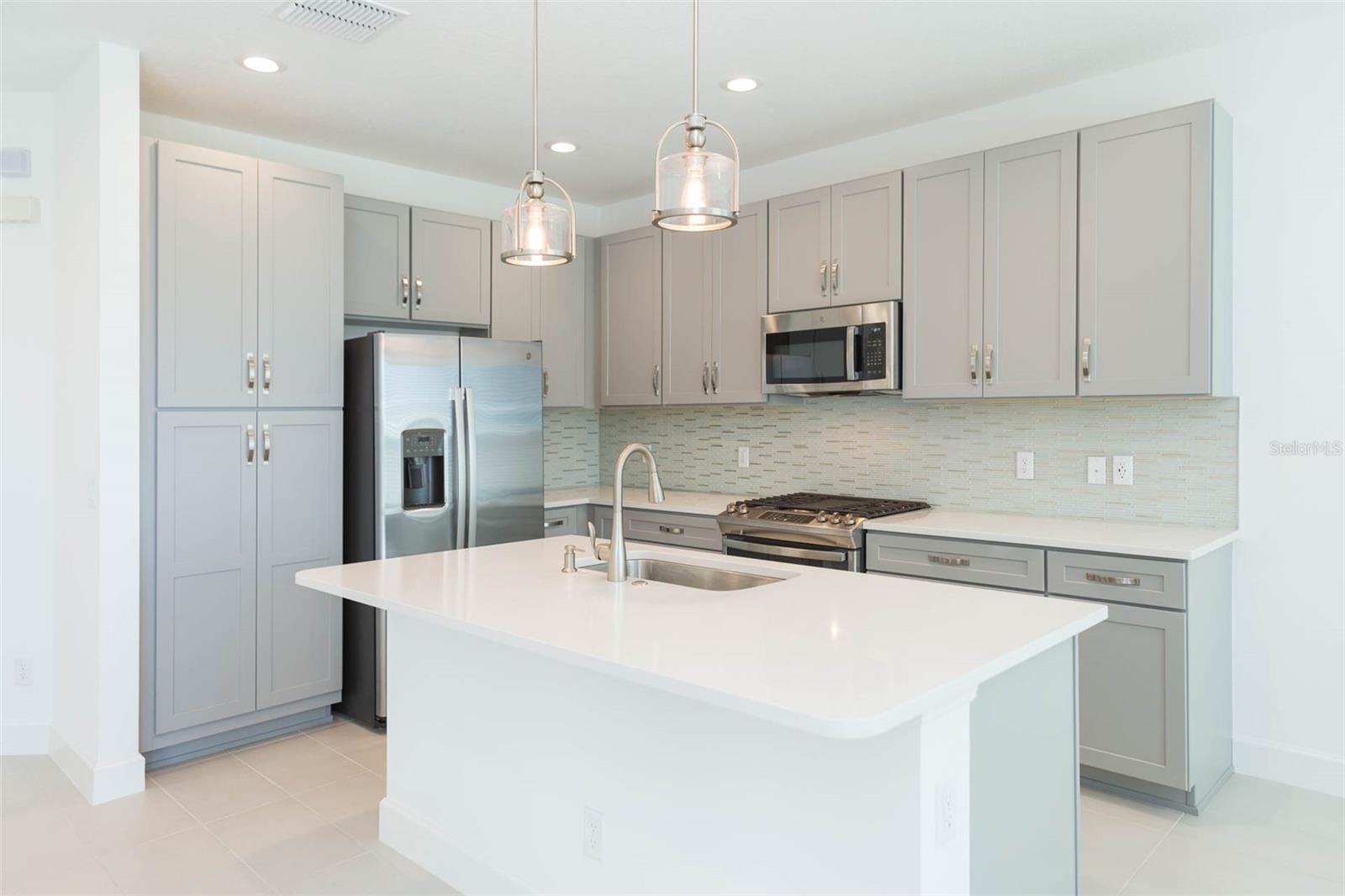 4905 SIENNA ISLES AVE, WIMAUMA, FL, 33598