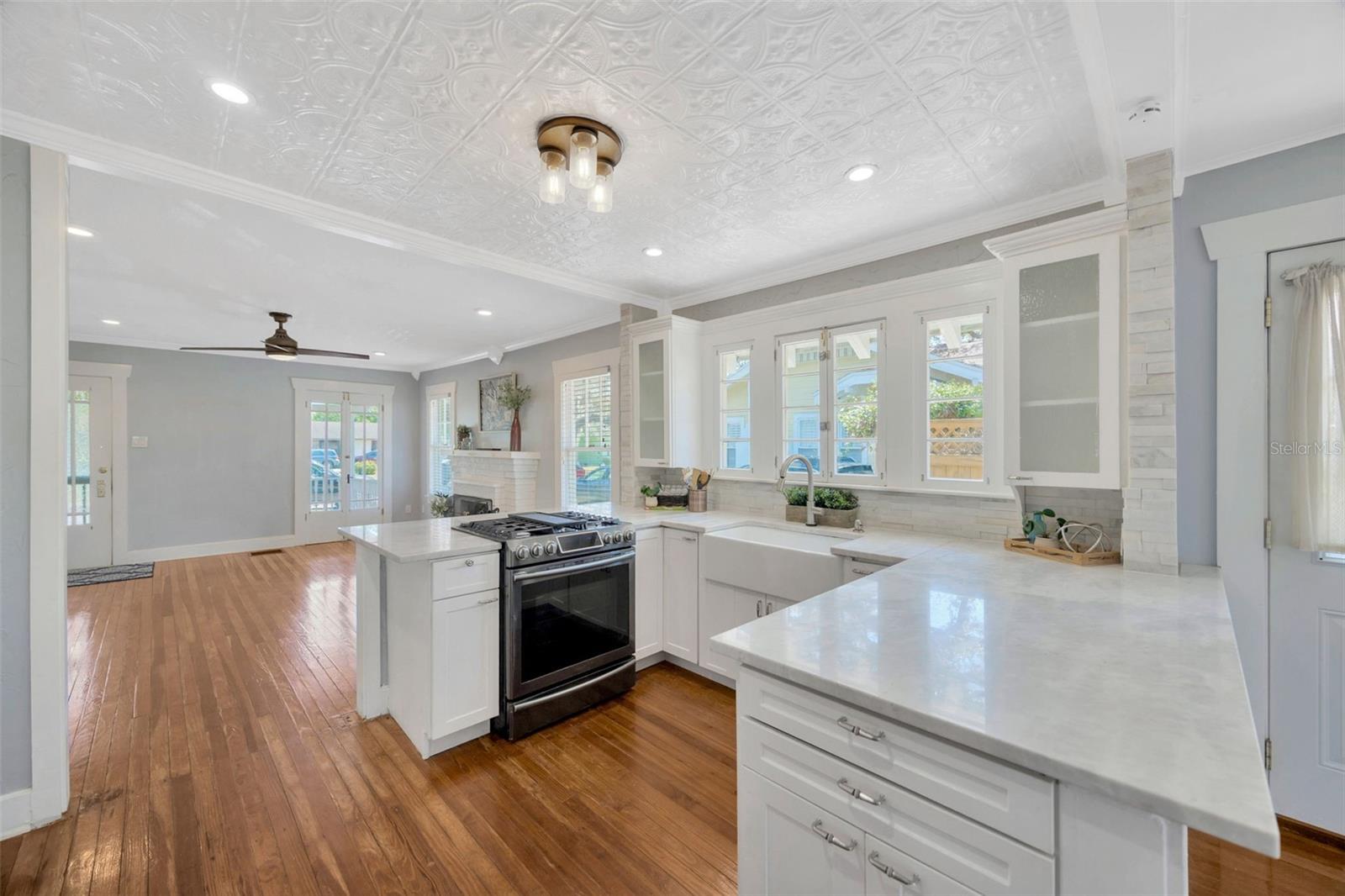 5912 N LYNN AVE, TAMPA, FL, 33604