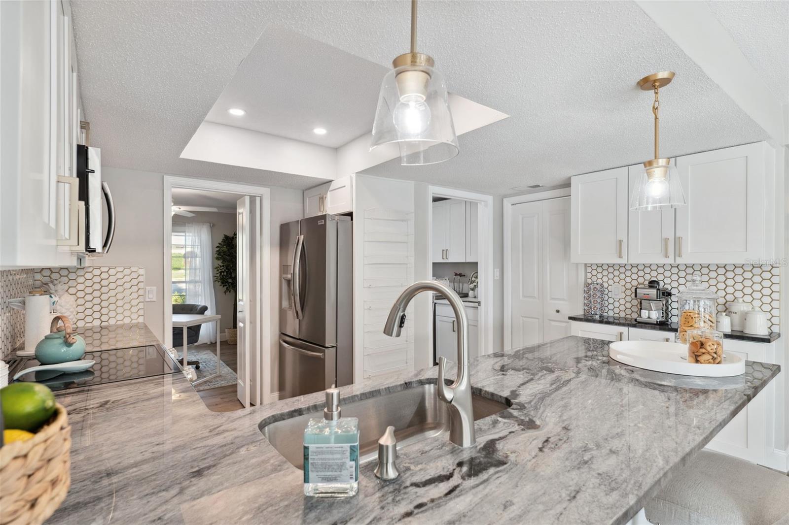 2675 PINEWOOD DR, DUNEDIN, FL, 34698