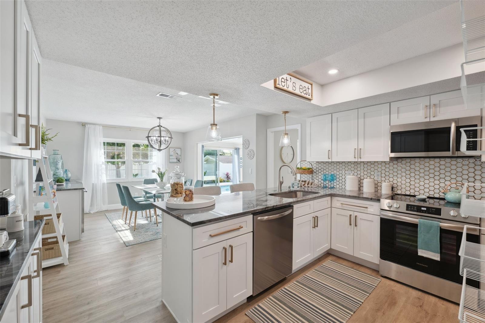 2675 PINEWOOD DR, DUNEDIN, FL, 34698