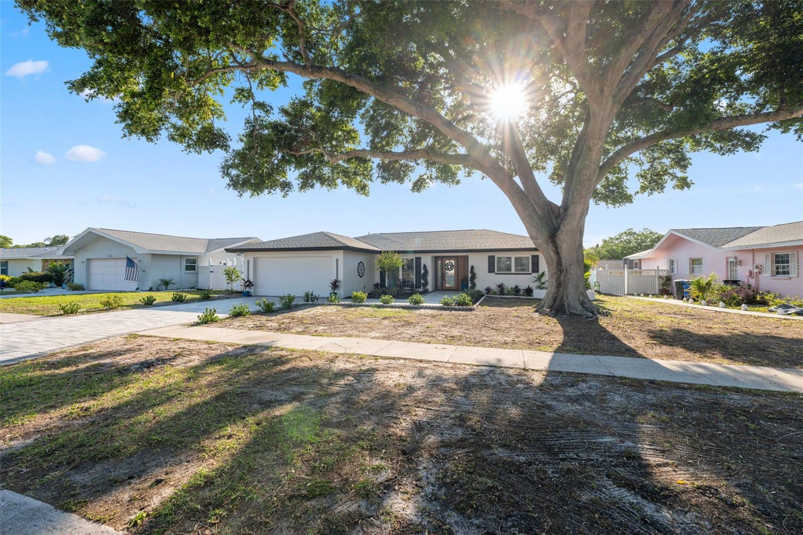 2675 PINEWOOD DR, DUNEDIN, FL, 34698