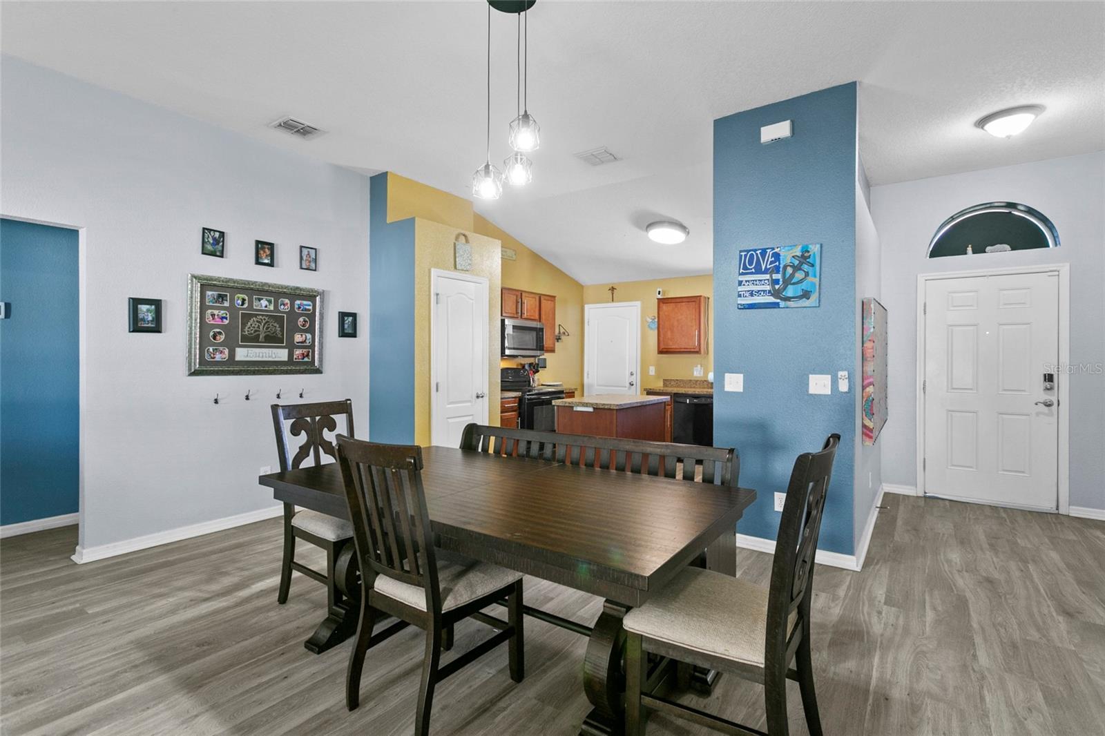 323 AZINCOURT LN, KISSIMMEE, FL, 34759
