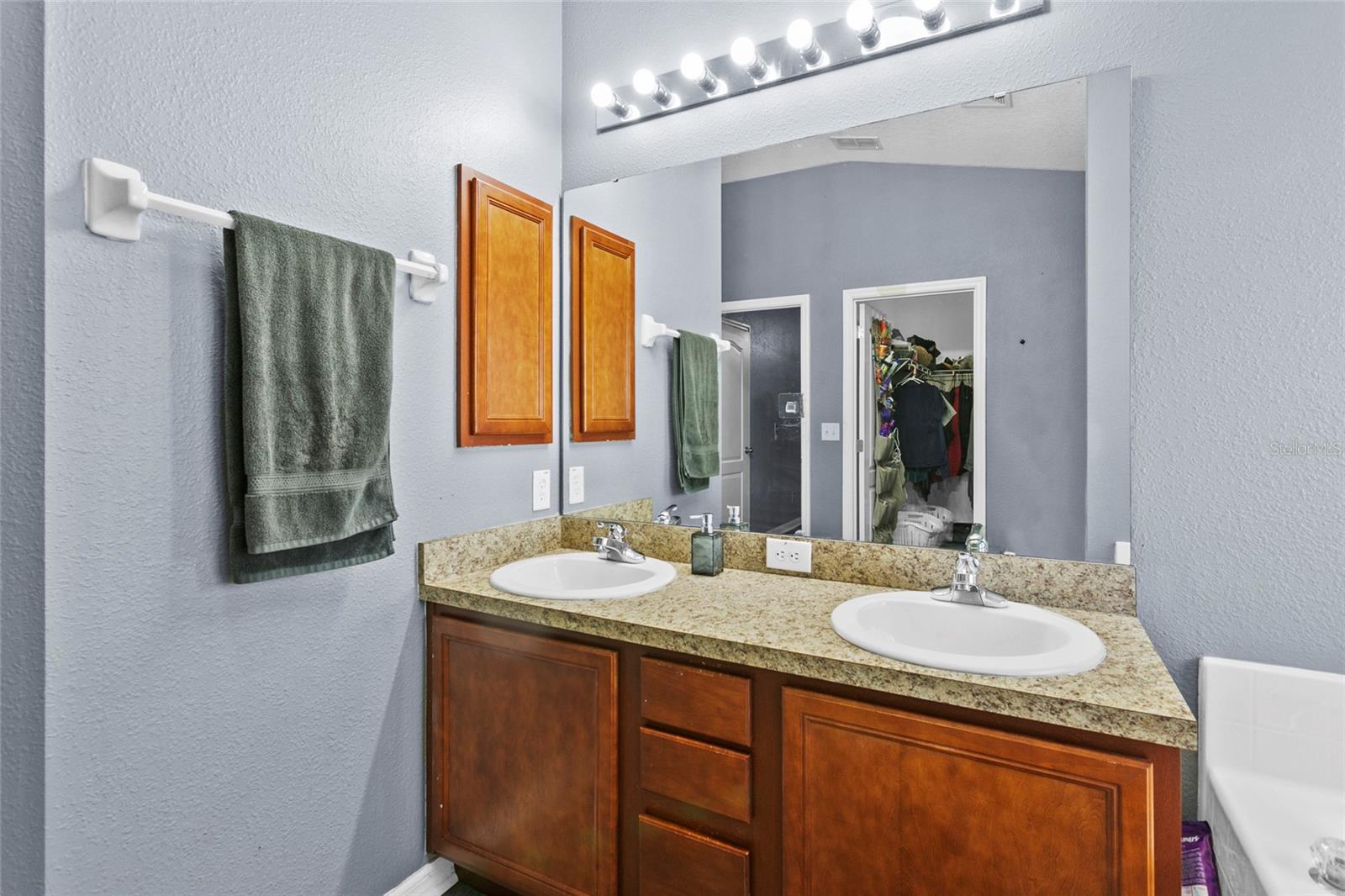 323 AZINCOURT LN, KISSIMMEE, FL, 34759