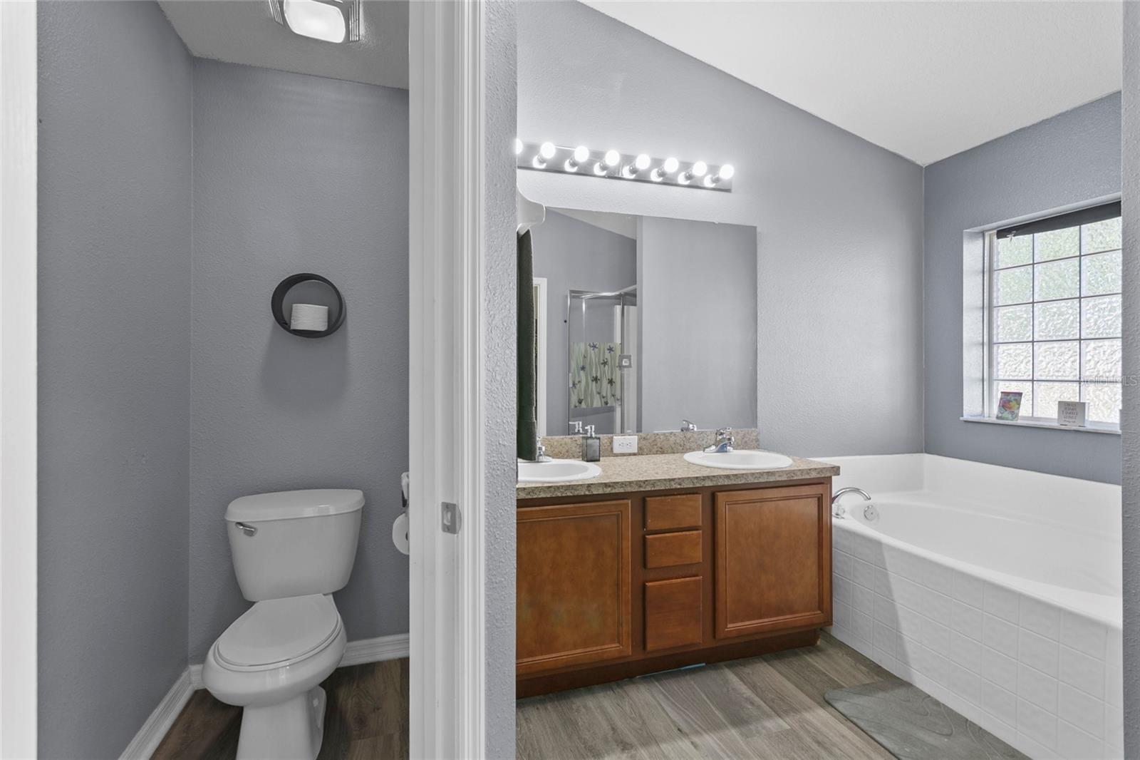 323 AZINCOURT LN, KISSIMMEE, FL, 34759