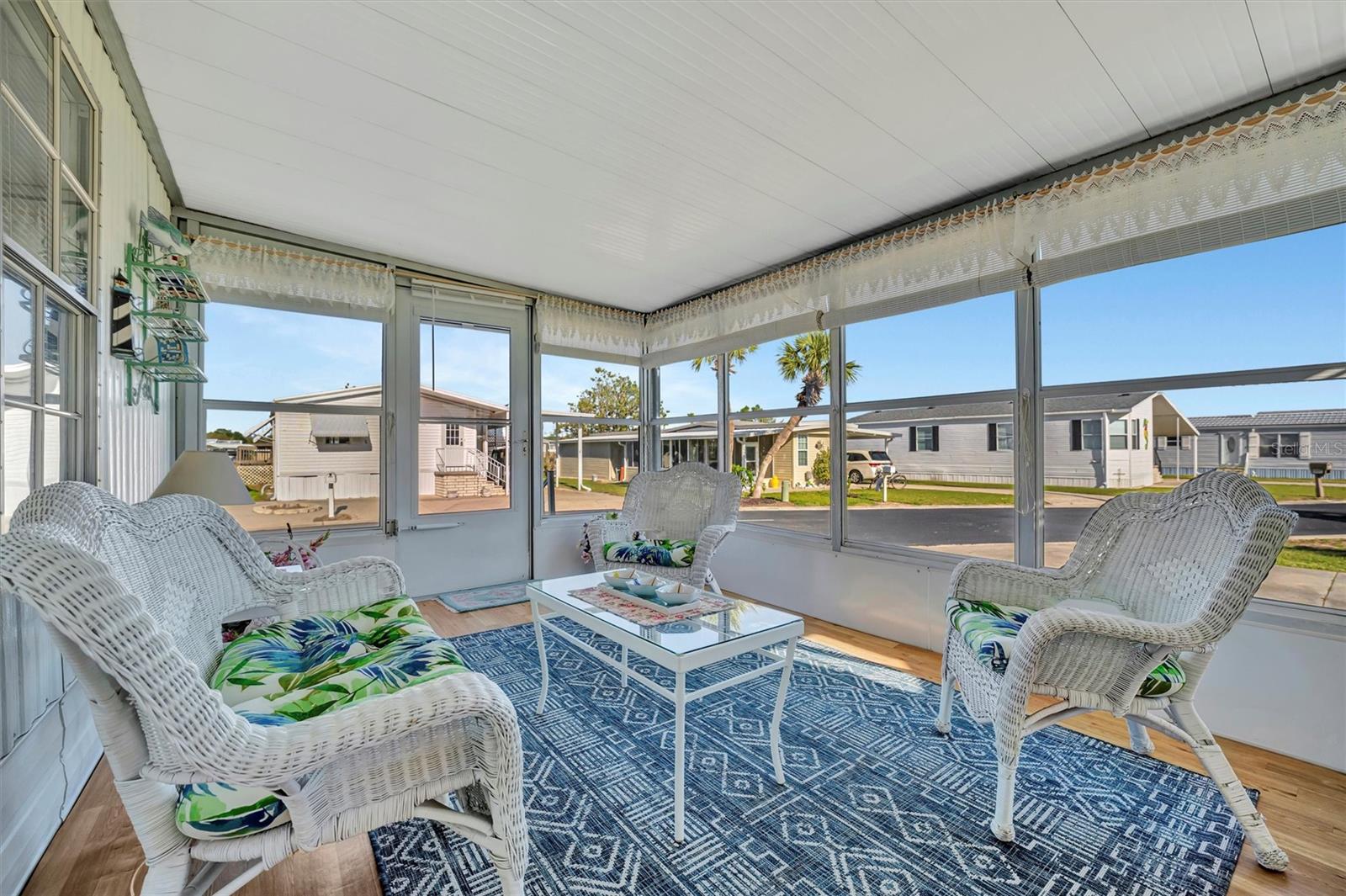 128 E SAINT JOHNS WAY, APOLLO BEACH, FL, 33572
