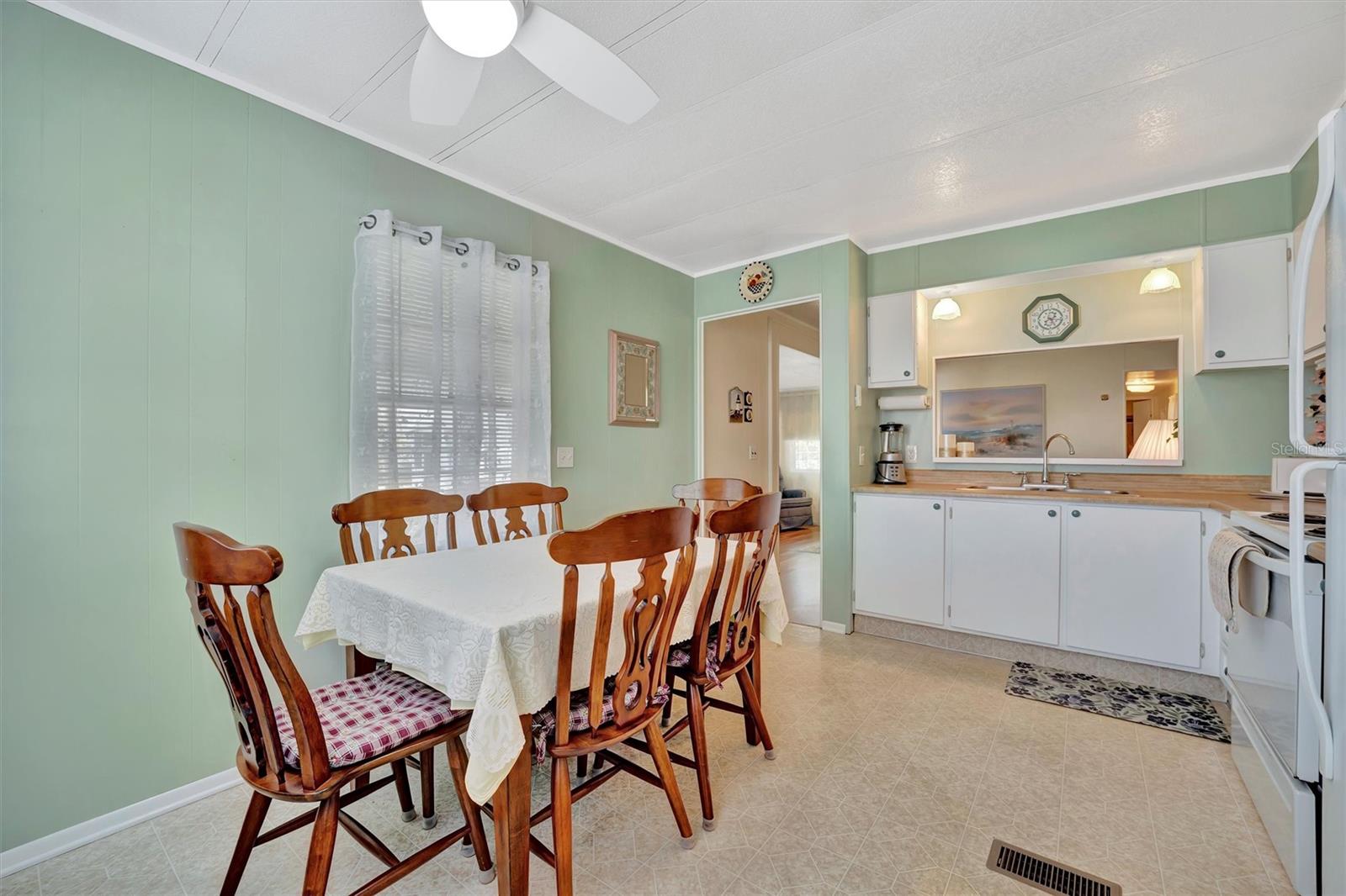 128 E SAINT JOHNS WAY, APOLLO BEACH, FL, 33572