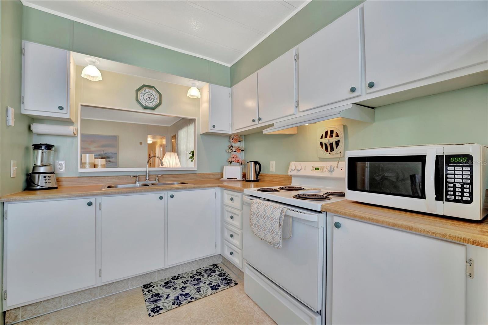128 E SAINT JOHNS WAY, APOLLO BEACH, FL, 33572