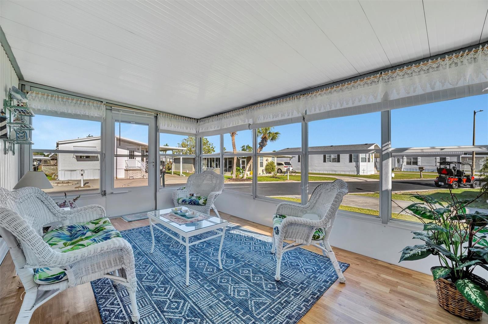 128 E SAINT JOHNS WAY, APOLLO BEACH, FL, 33572