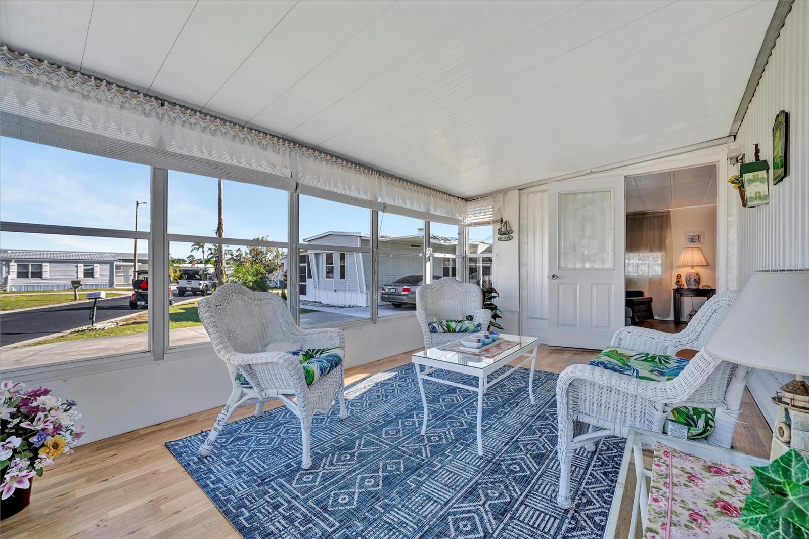 128 E SAINT JOHNS WAY, APOLLO BEACH, FL, 33572