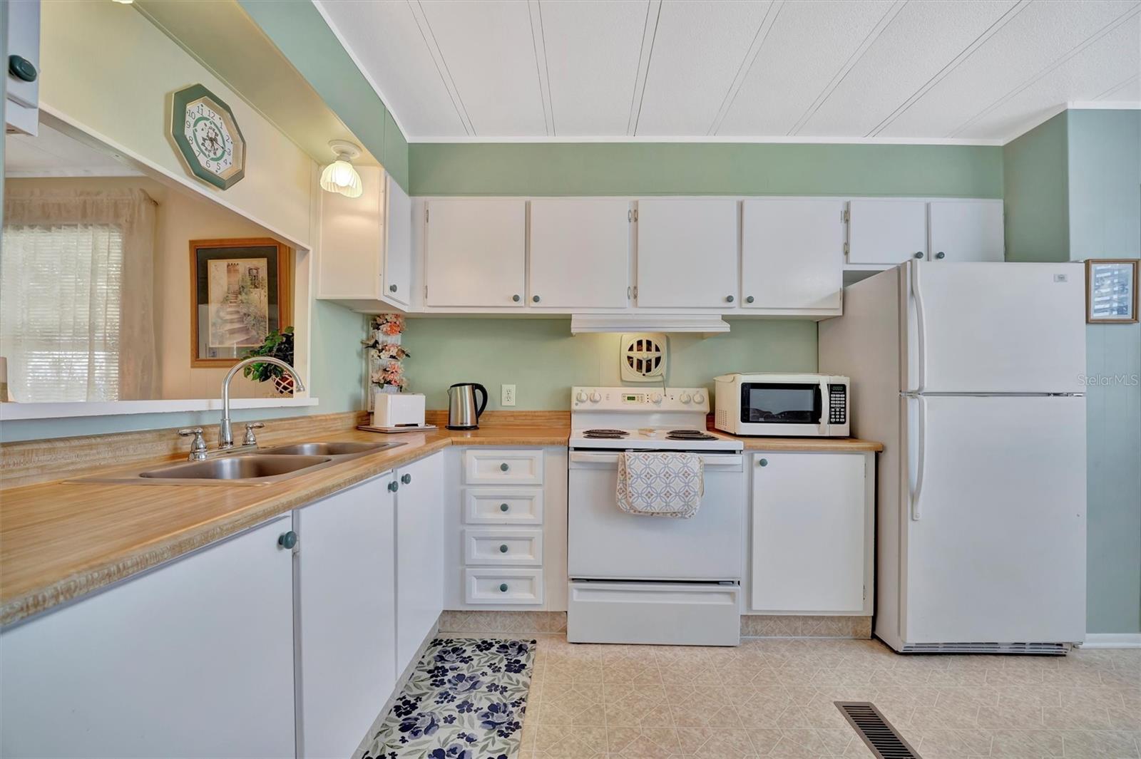 128 E SAINT JOHNS WAY, APOLLO BEACH, FL, 33572