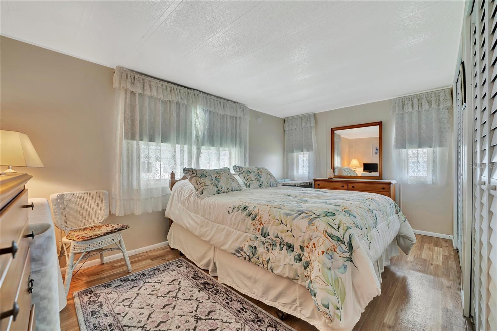 128 E SAINT JOHNS WAY, APOLLO BEACH, FL, 33572