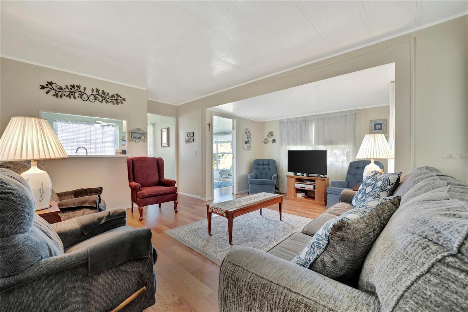 128 E SAINT JOHNS WAY, APOLLO BEACH, FL, 33572