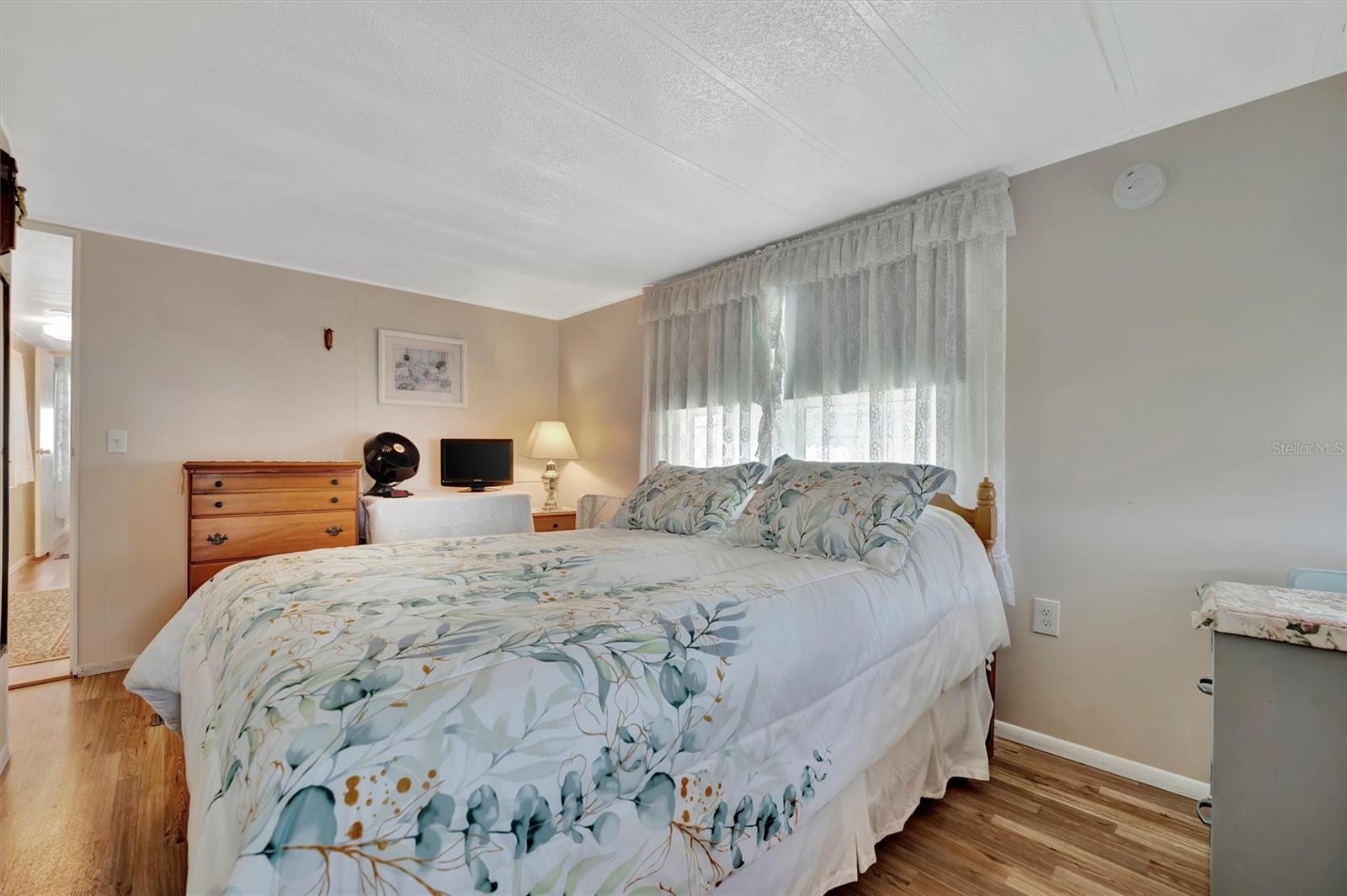 128 E SAINT JOHNS WAY, APOLLO BEACH, FL, 33572